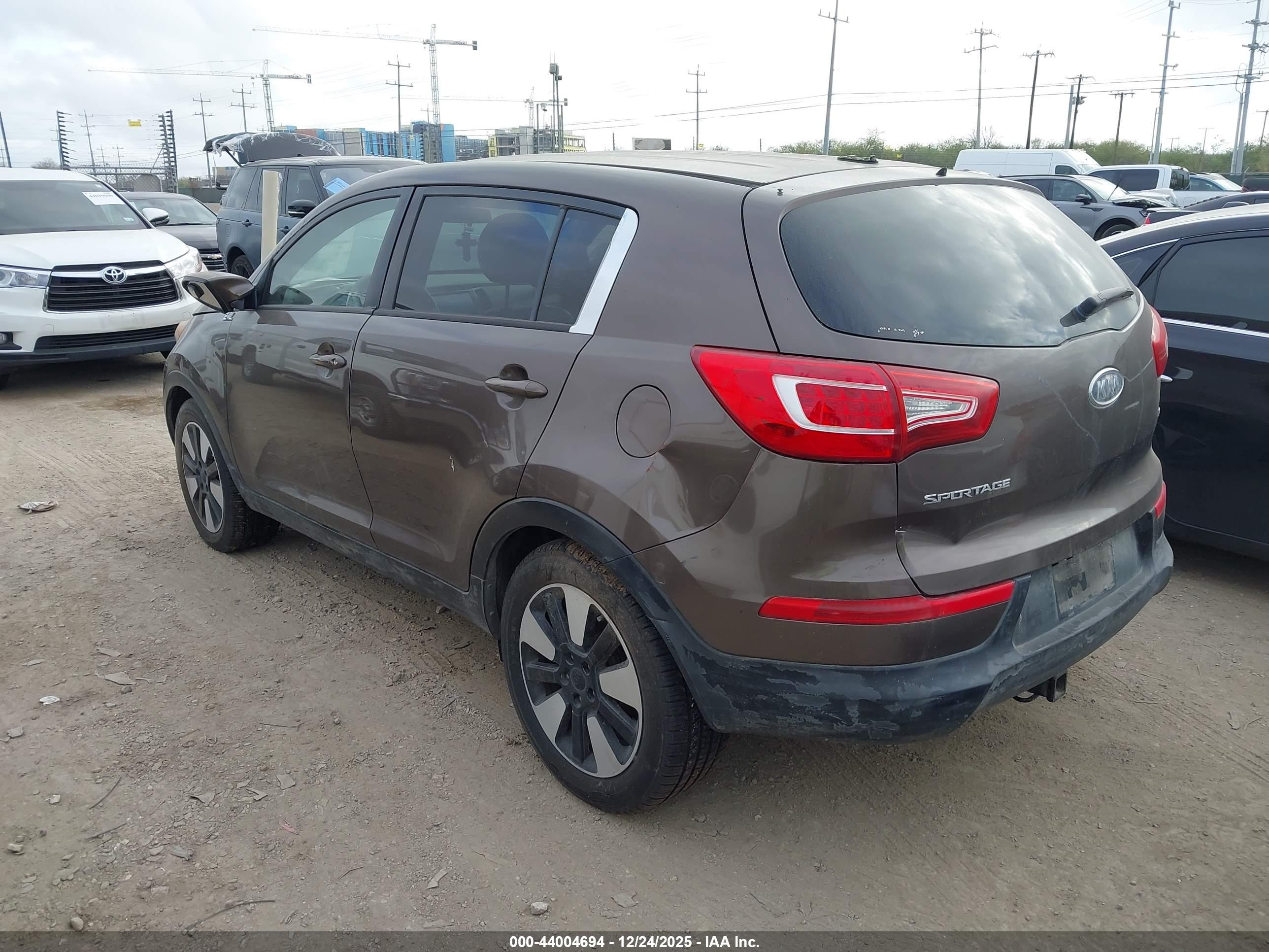 KIA SPORTAGE image 3