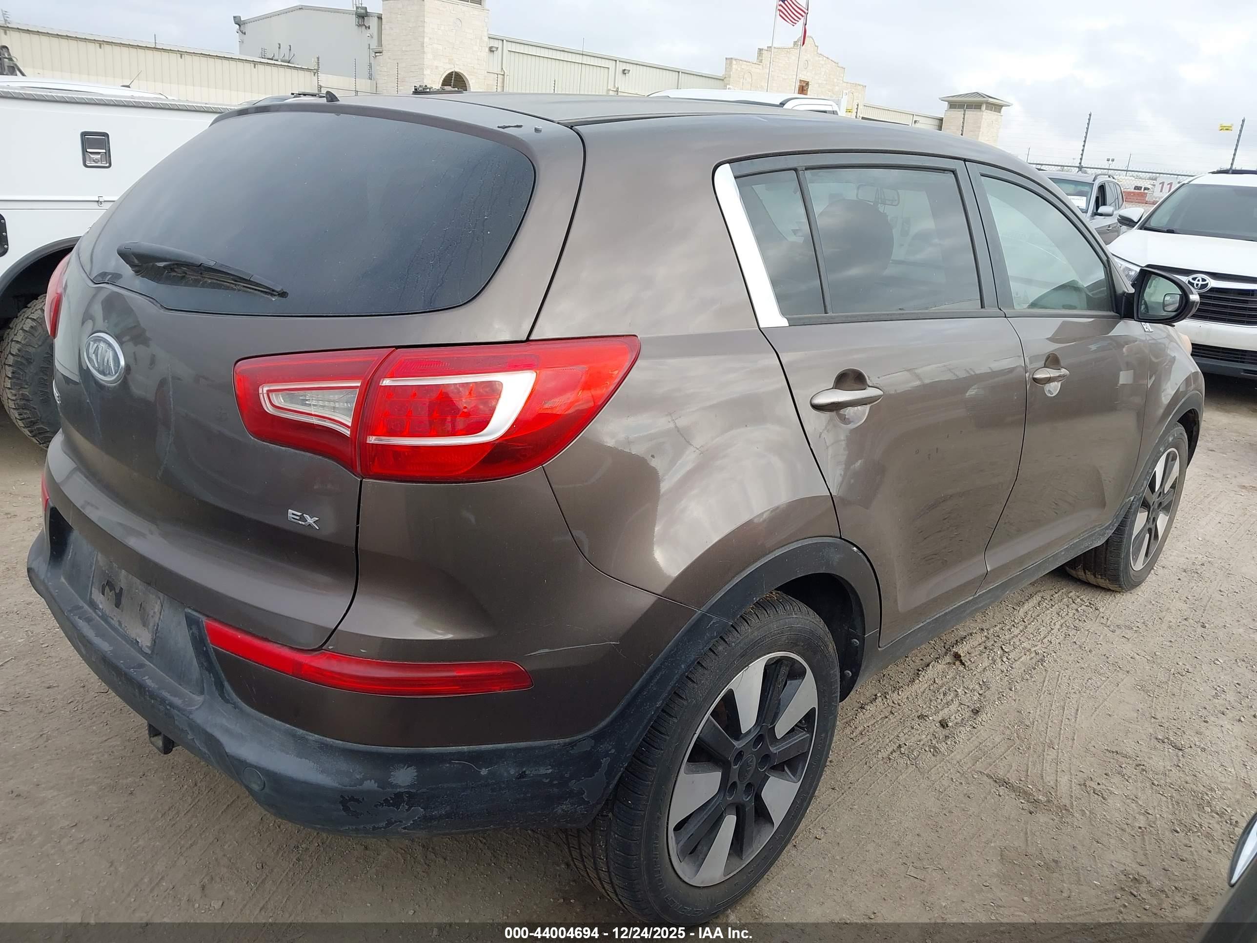 KIA SPORTAGE image 4