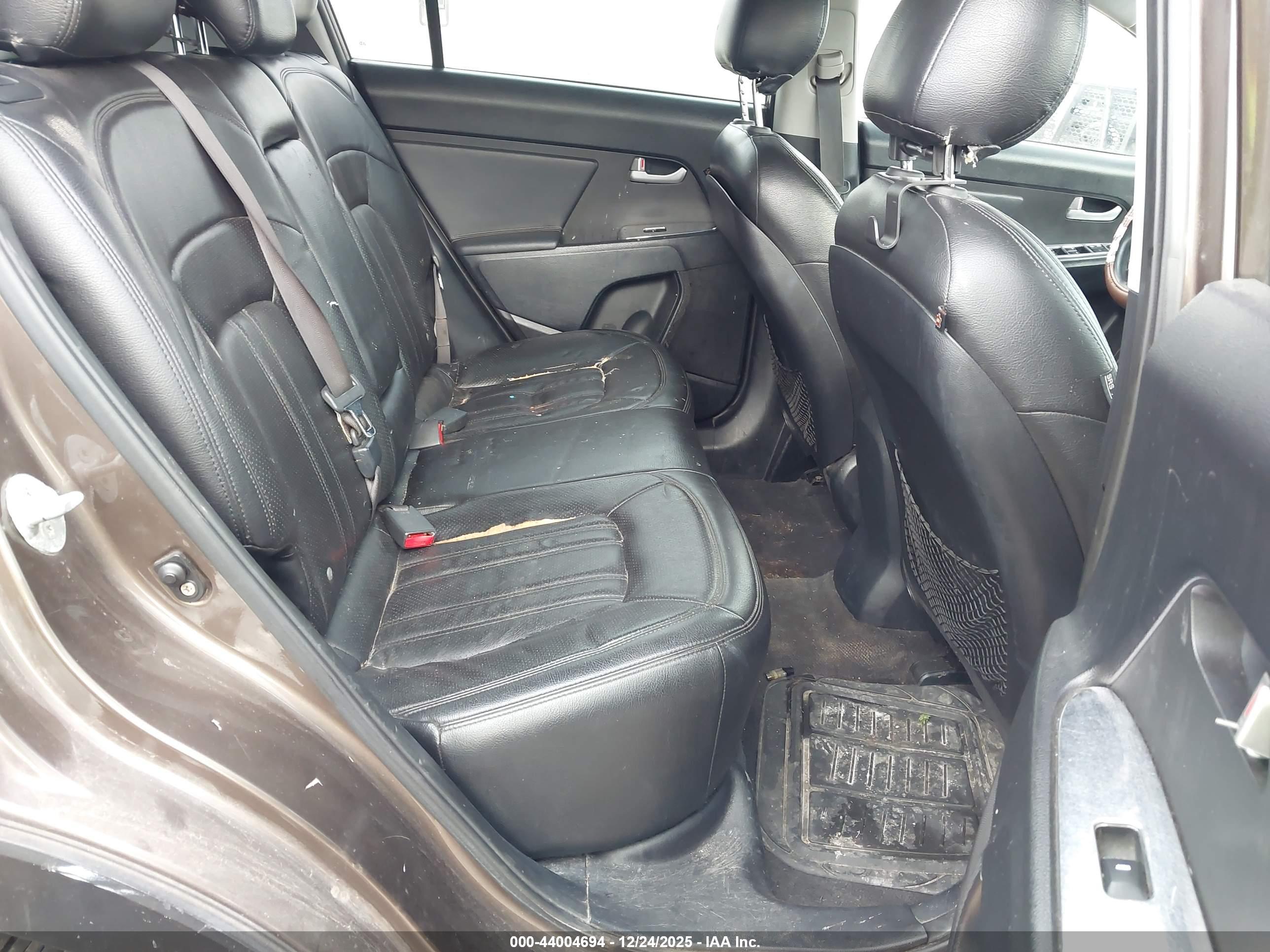 KIA SPORTAGE image 8