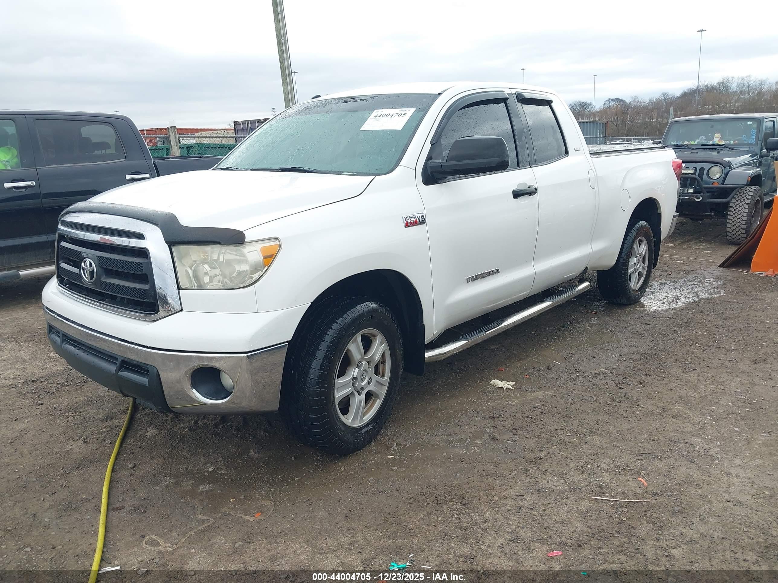 TOYOTA TUNDRA image 2