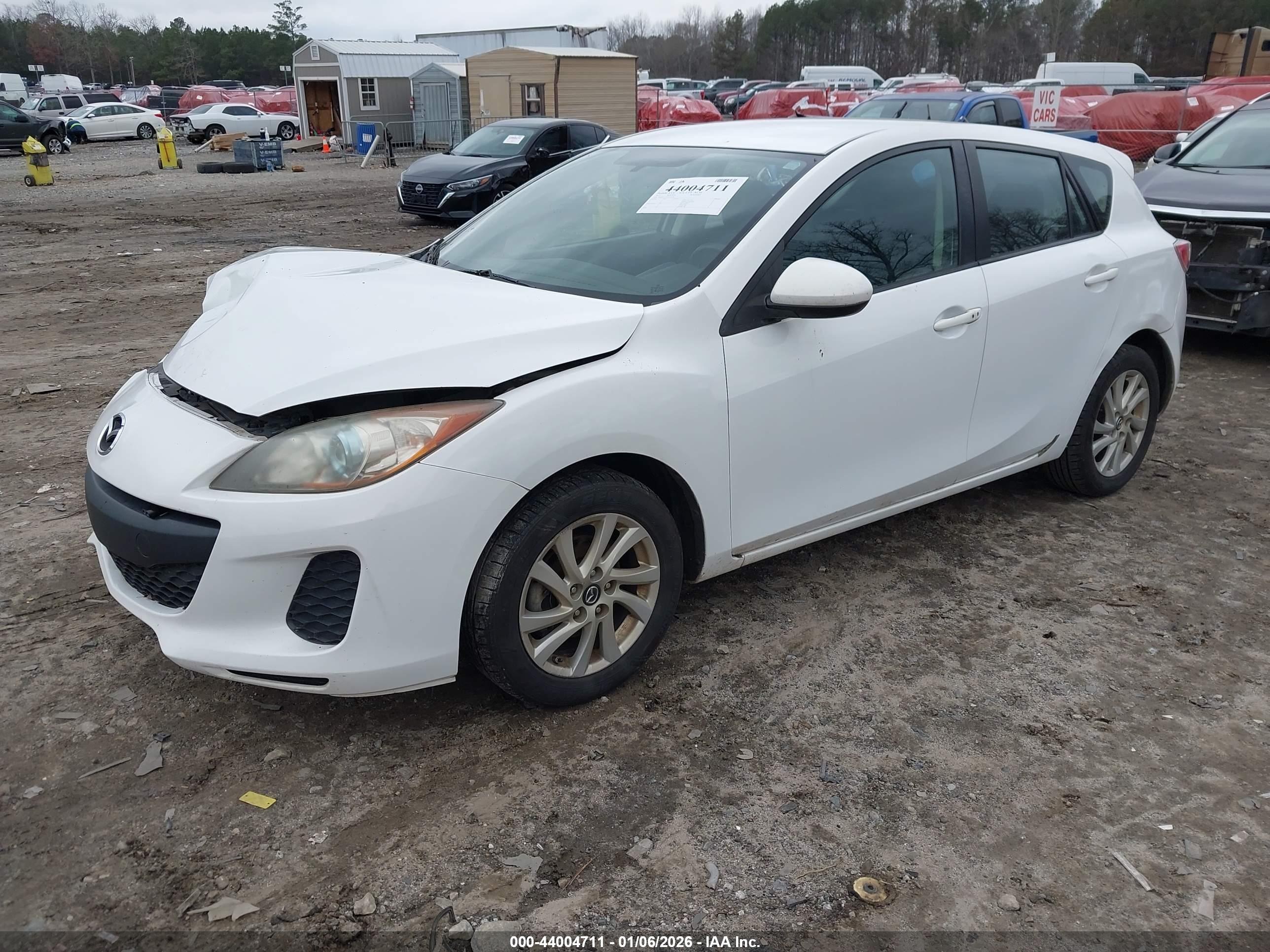 MAZDA MAZDA3 image 2