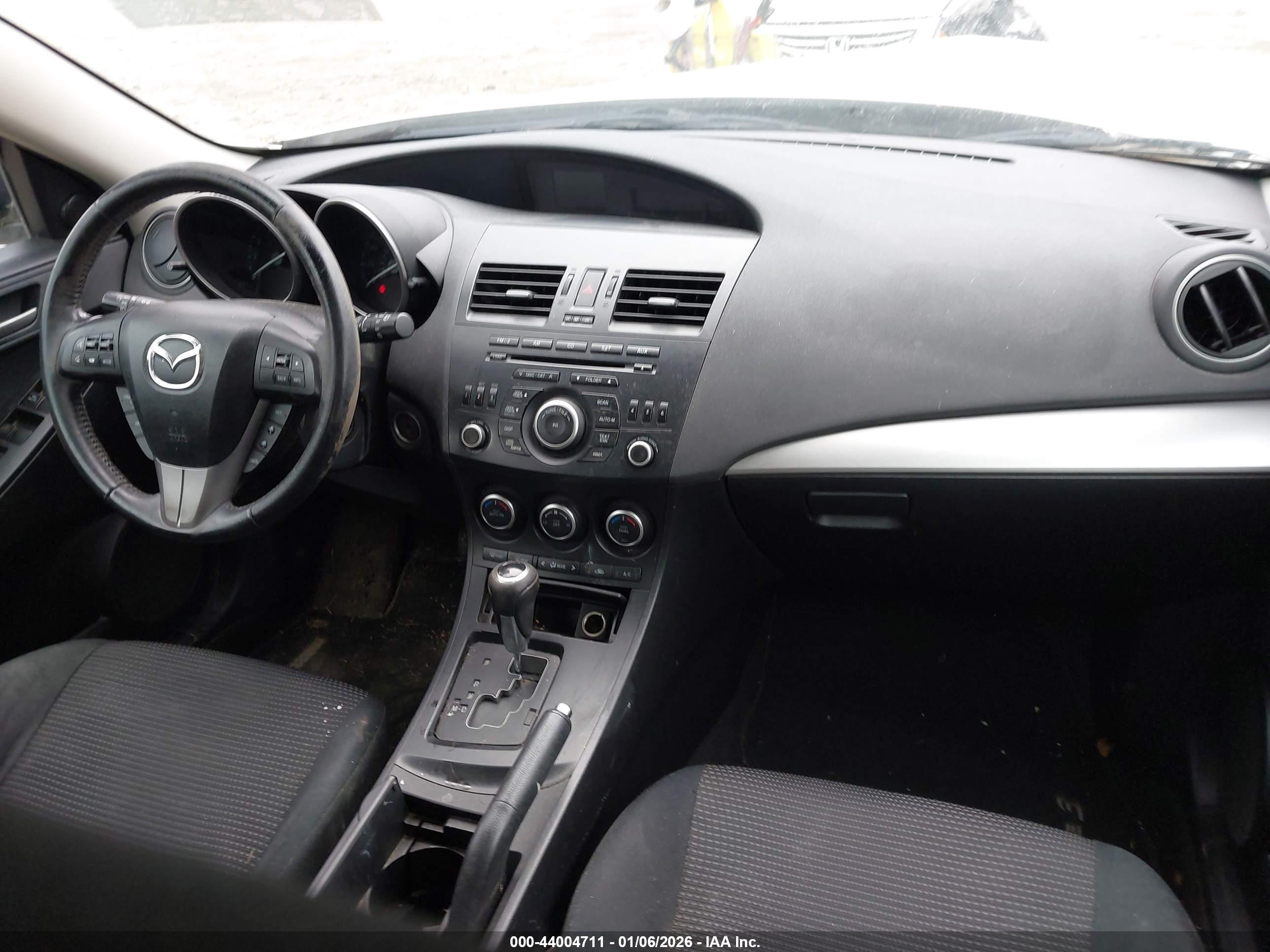 MAZDA MAZDA3 image 5