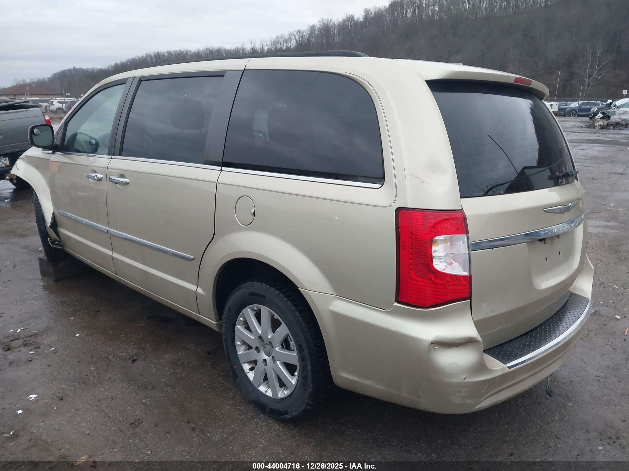 CHRYSLER TOWN image 3