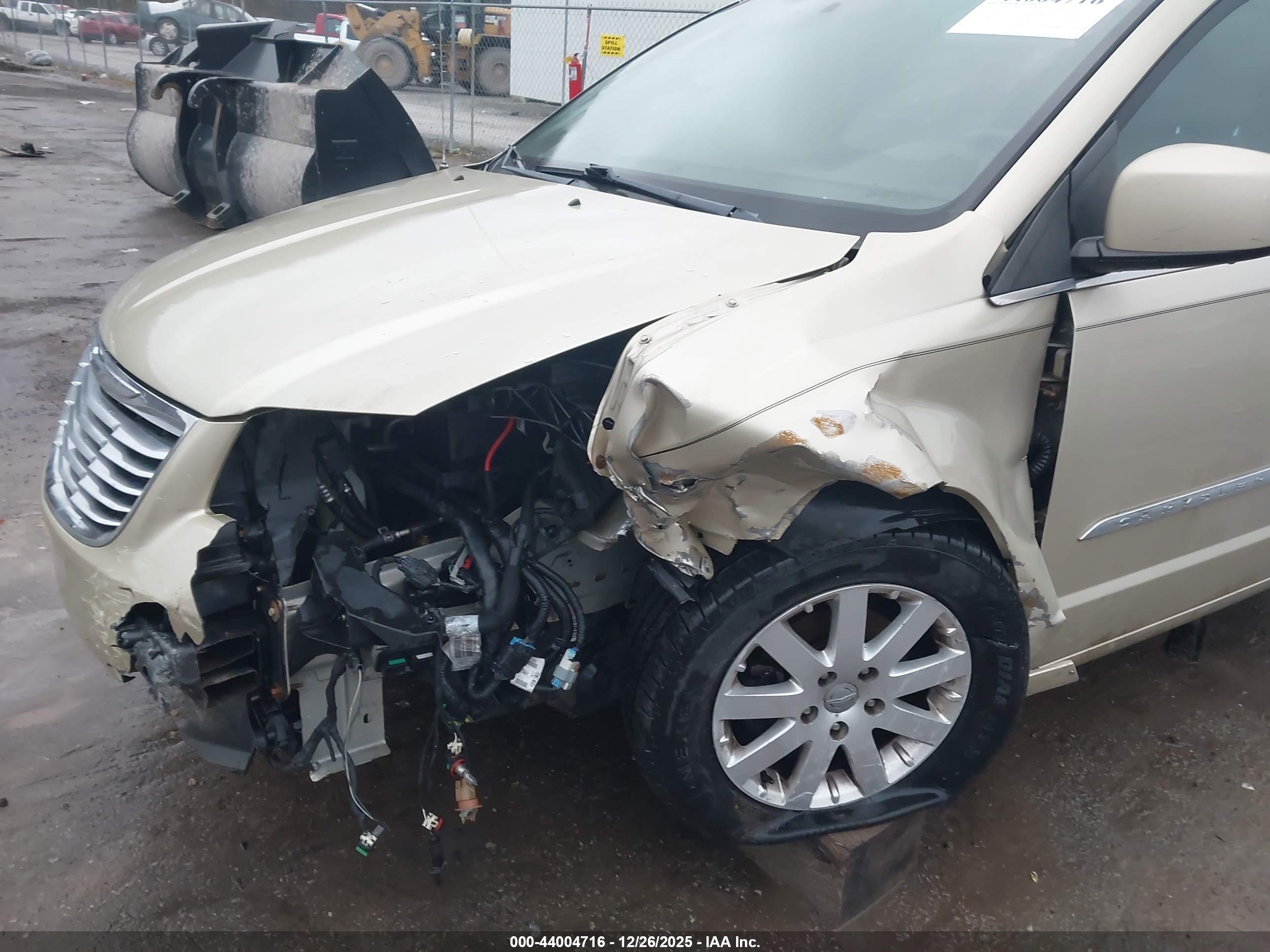 CHRYSLER TOWN image 6