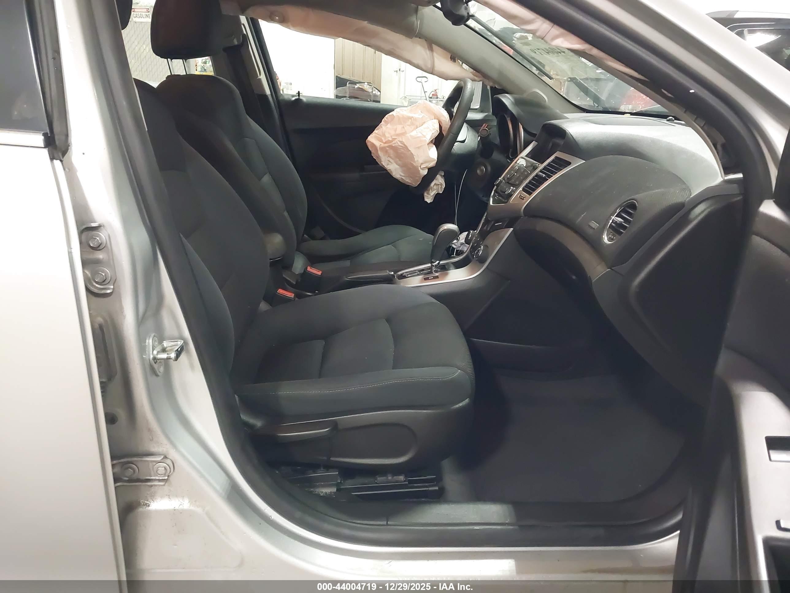 CHEVROLET CRUZE image 5