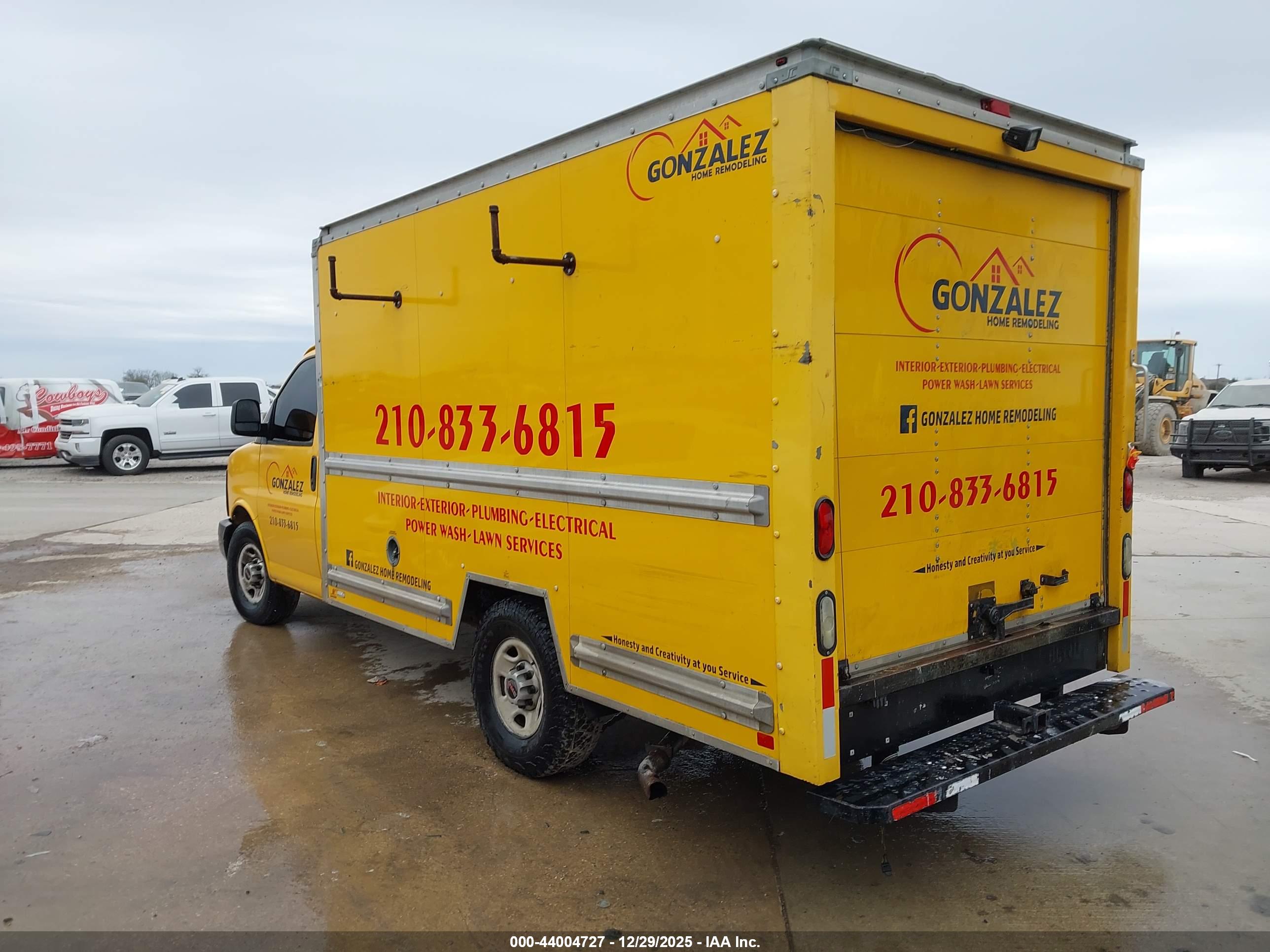 GMC SAVANA image 3