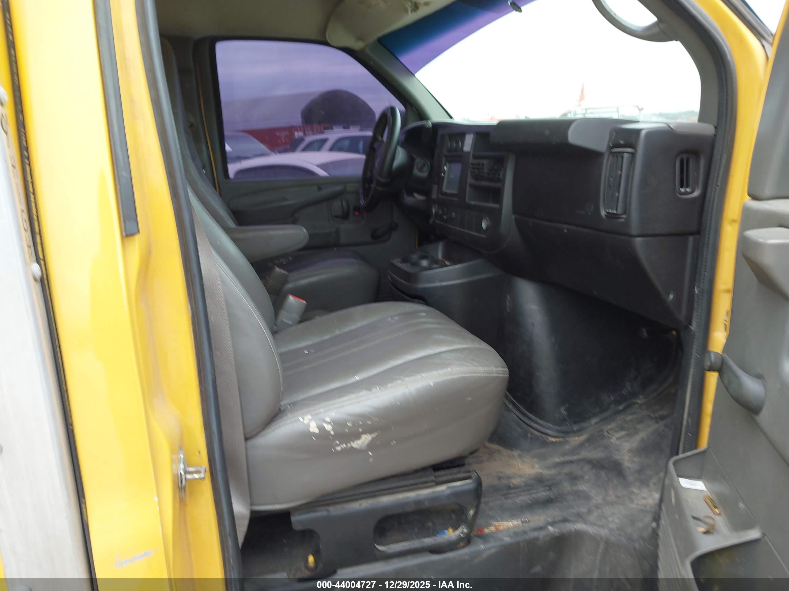 GMC SAVANA image 8