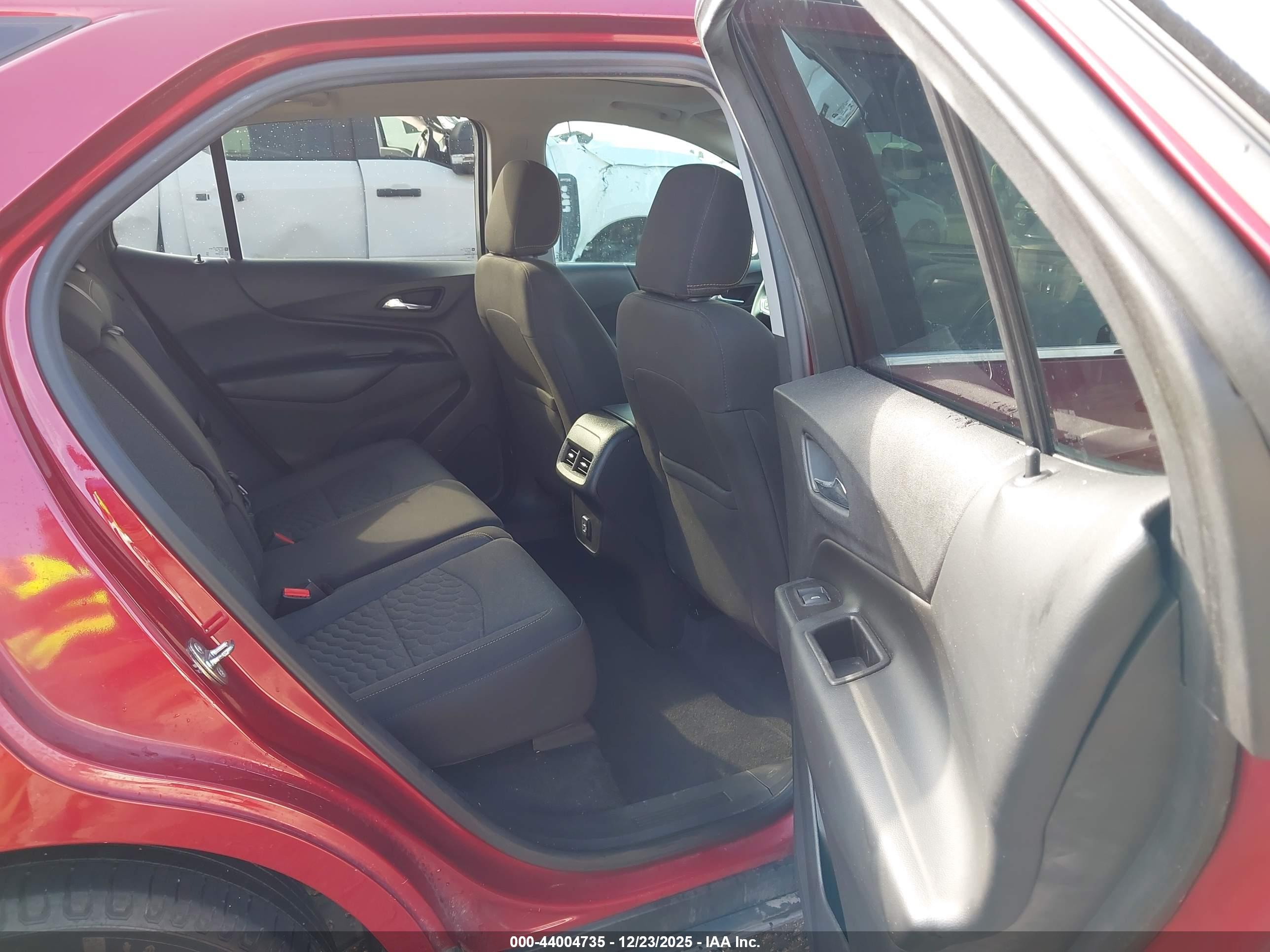 CHEVROLET EQUINOX image 8