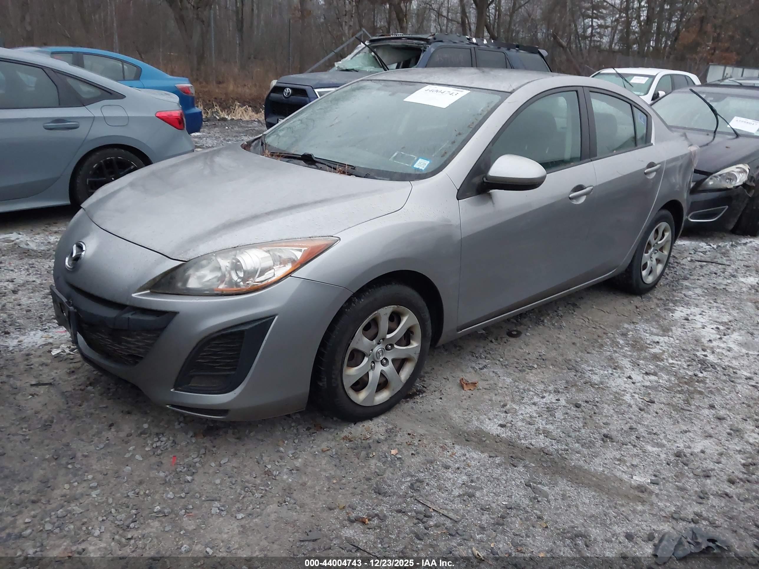 MAZDA MAZDA3 image 2