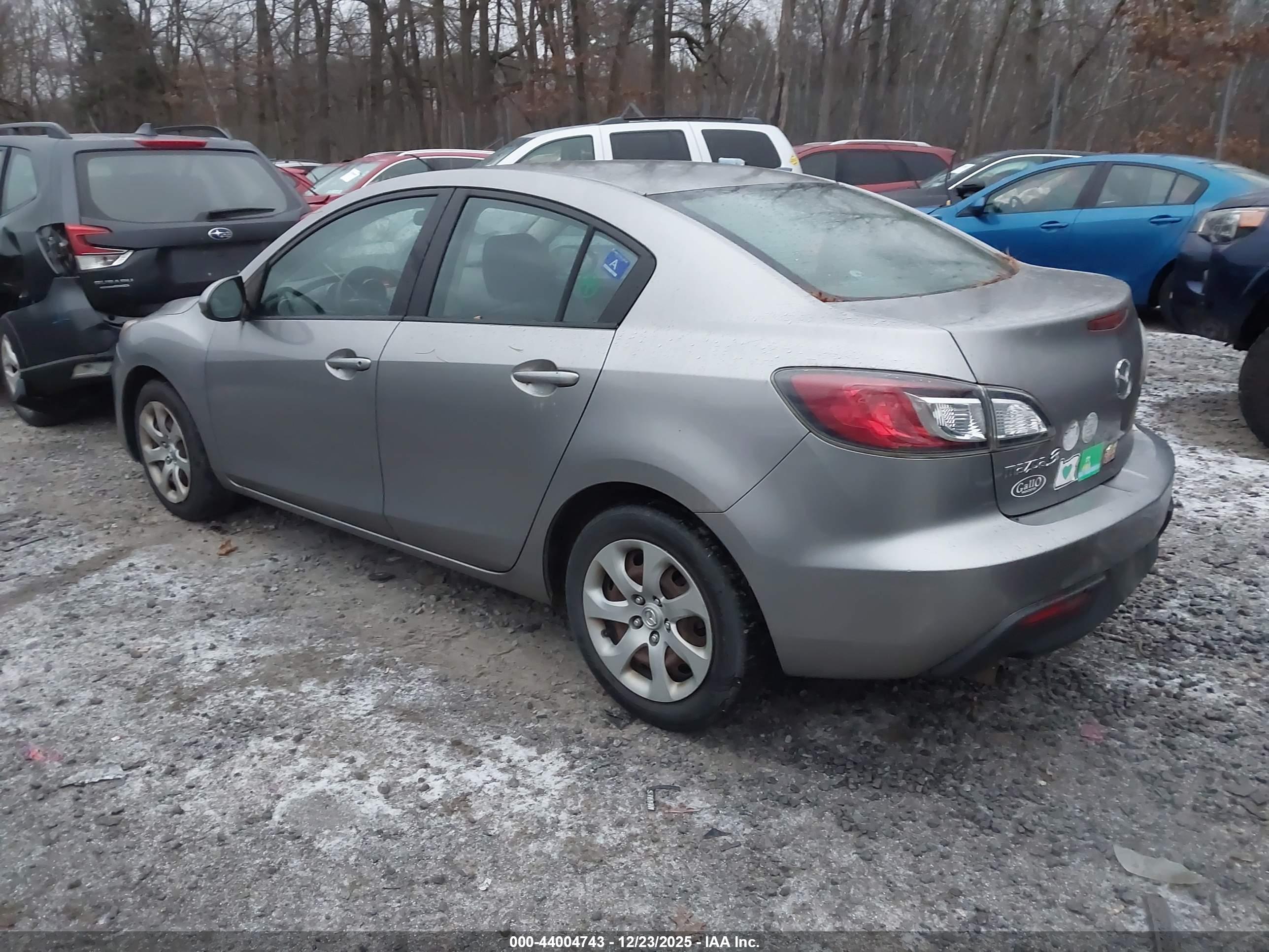 MAZDA MAZDA3 image 3