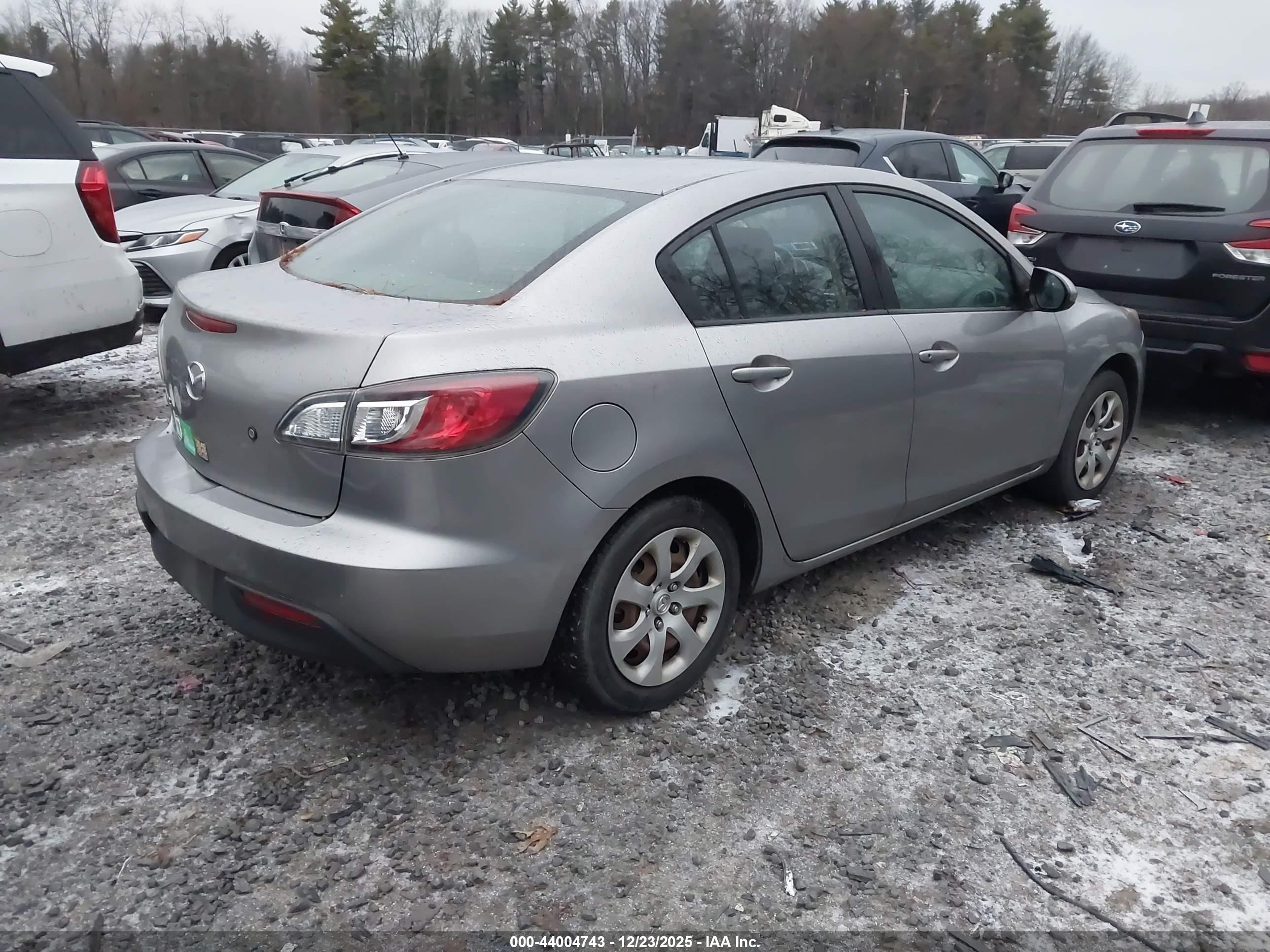 MAZDA MAZDA3 image 4