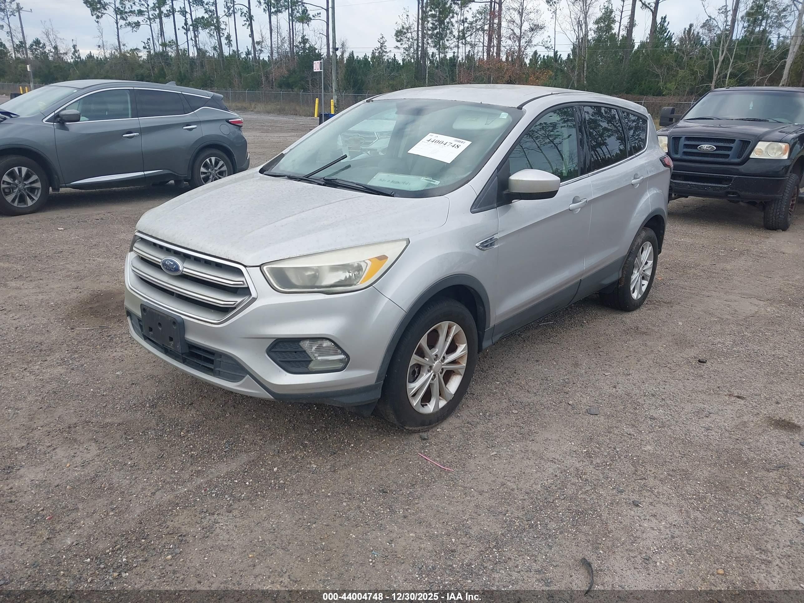 FORD ESCAPE image 2