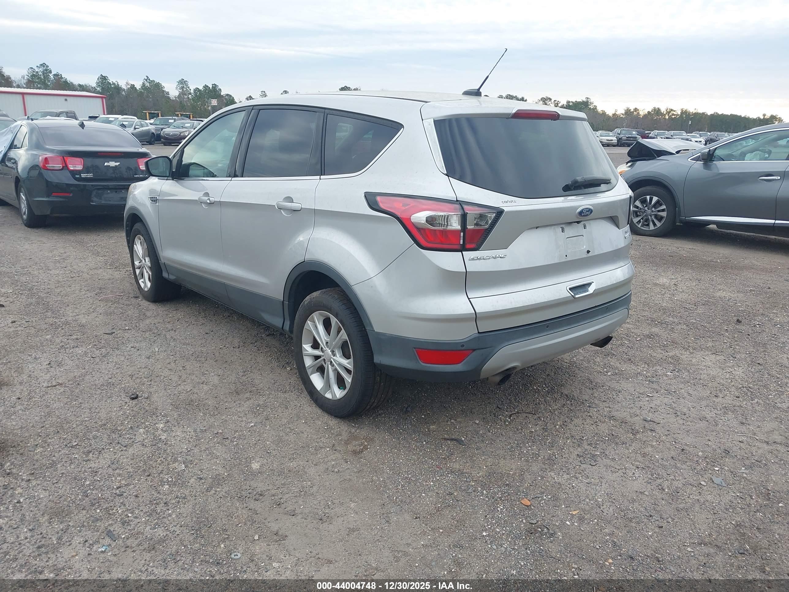 FORD ESCAPE image 3