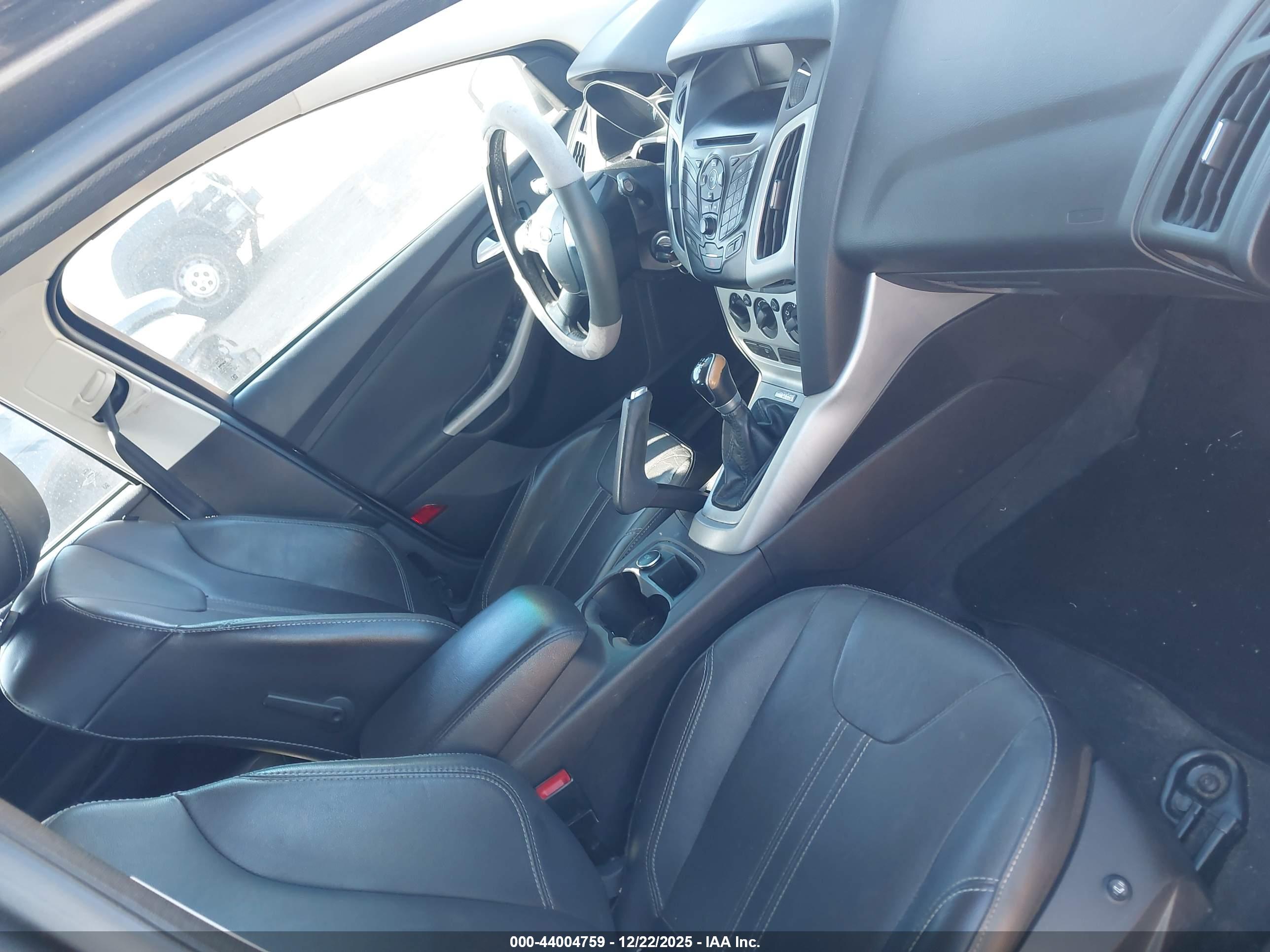FORD FOCUS image 5