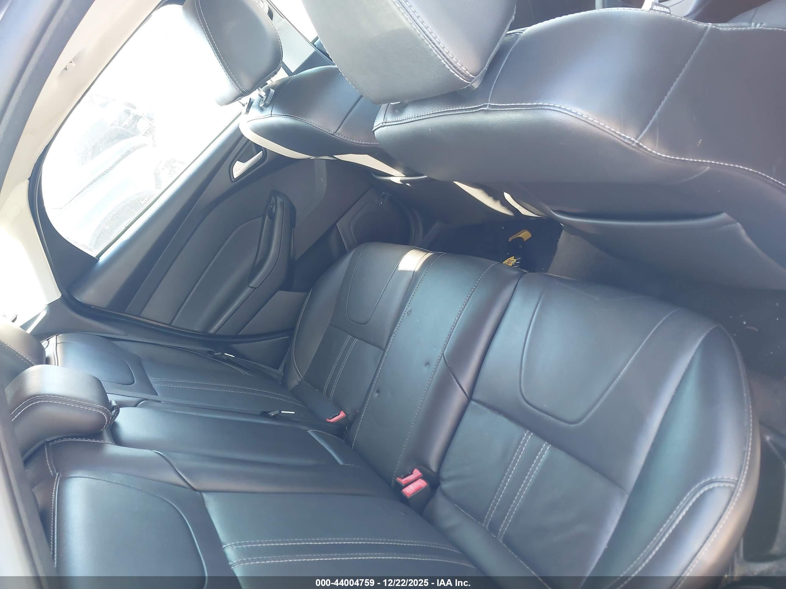 FORD FOCUS image 8