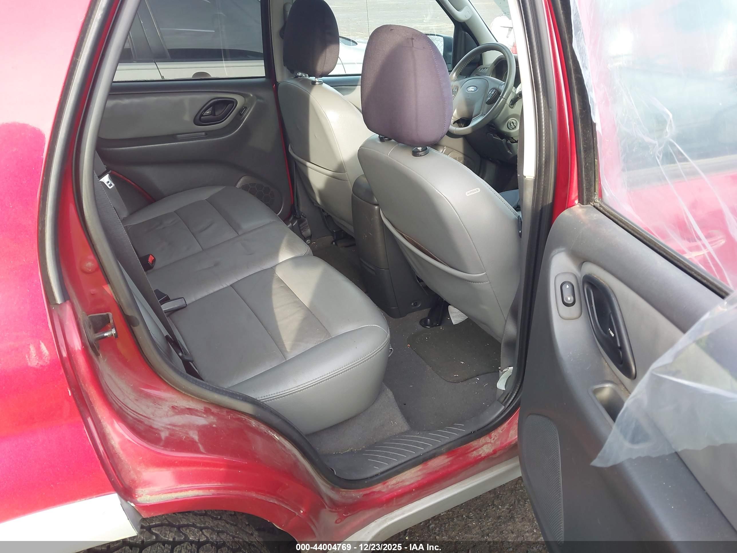 FORD ESCAPE image 8