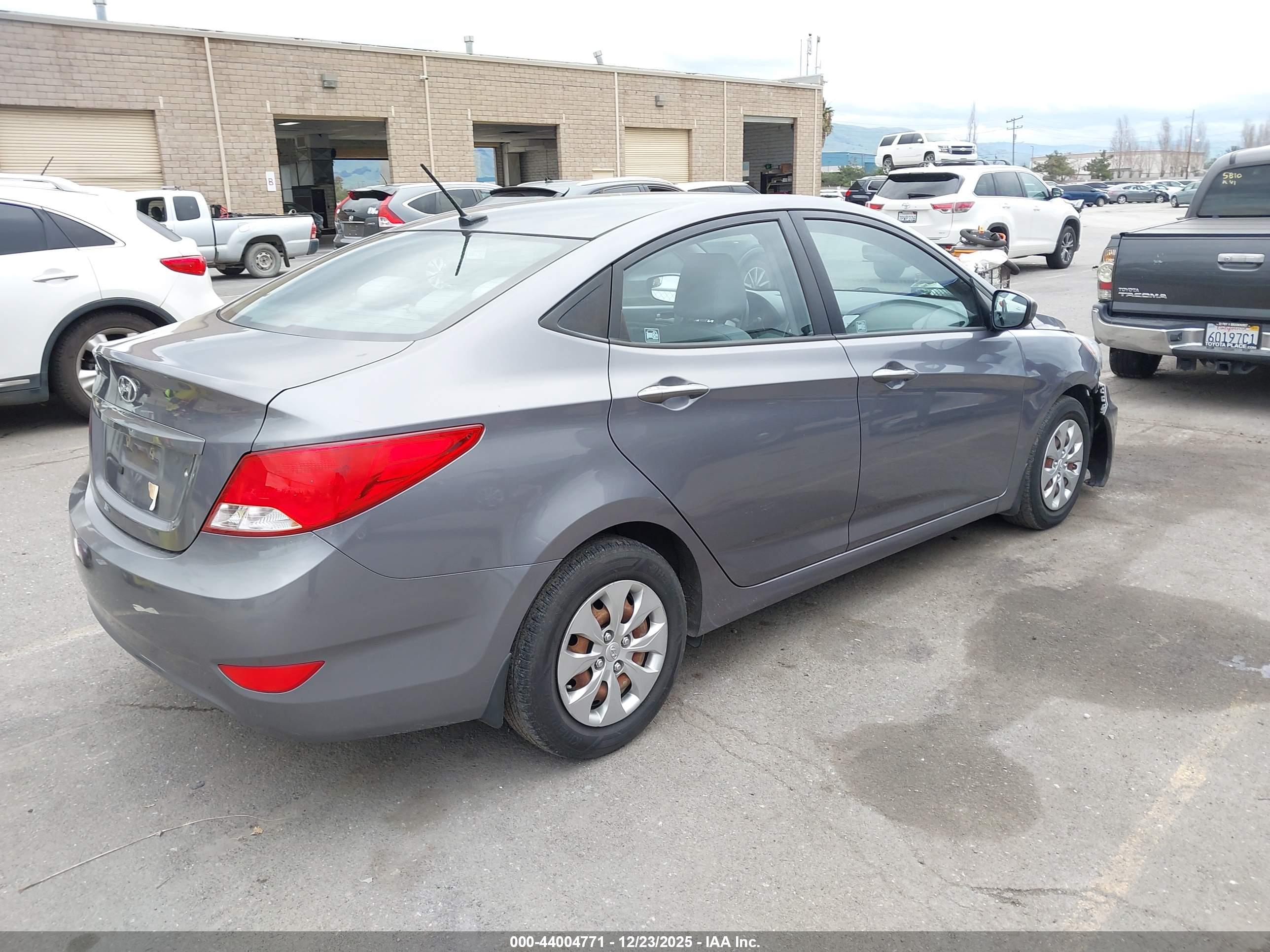 HYUNDAI ACCENT image 4
