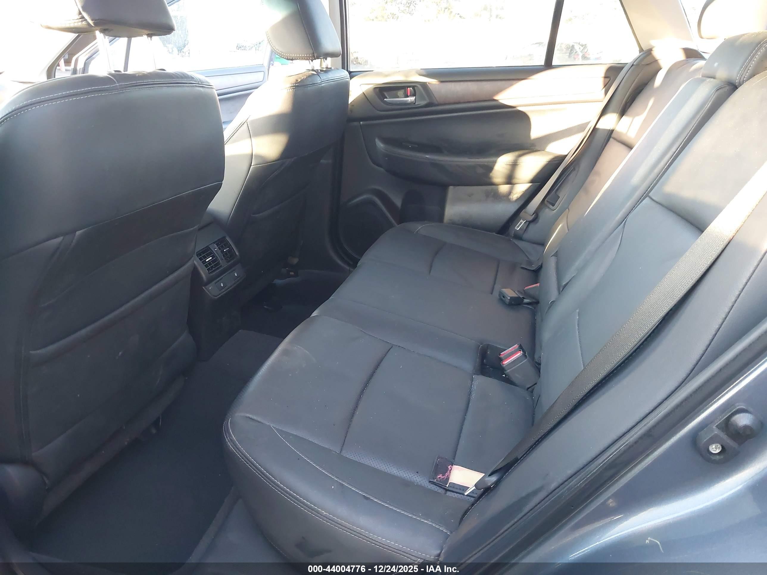 SUBARU OUTBACK image 8