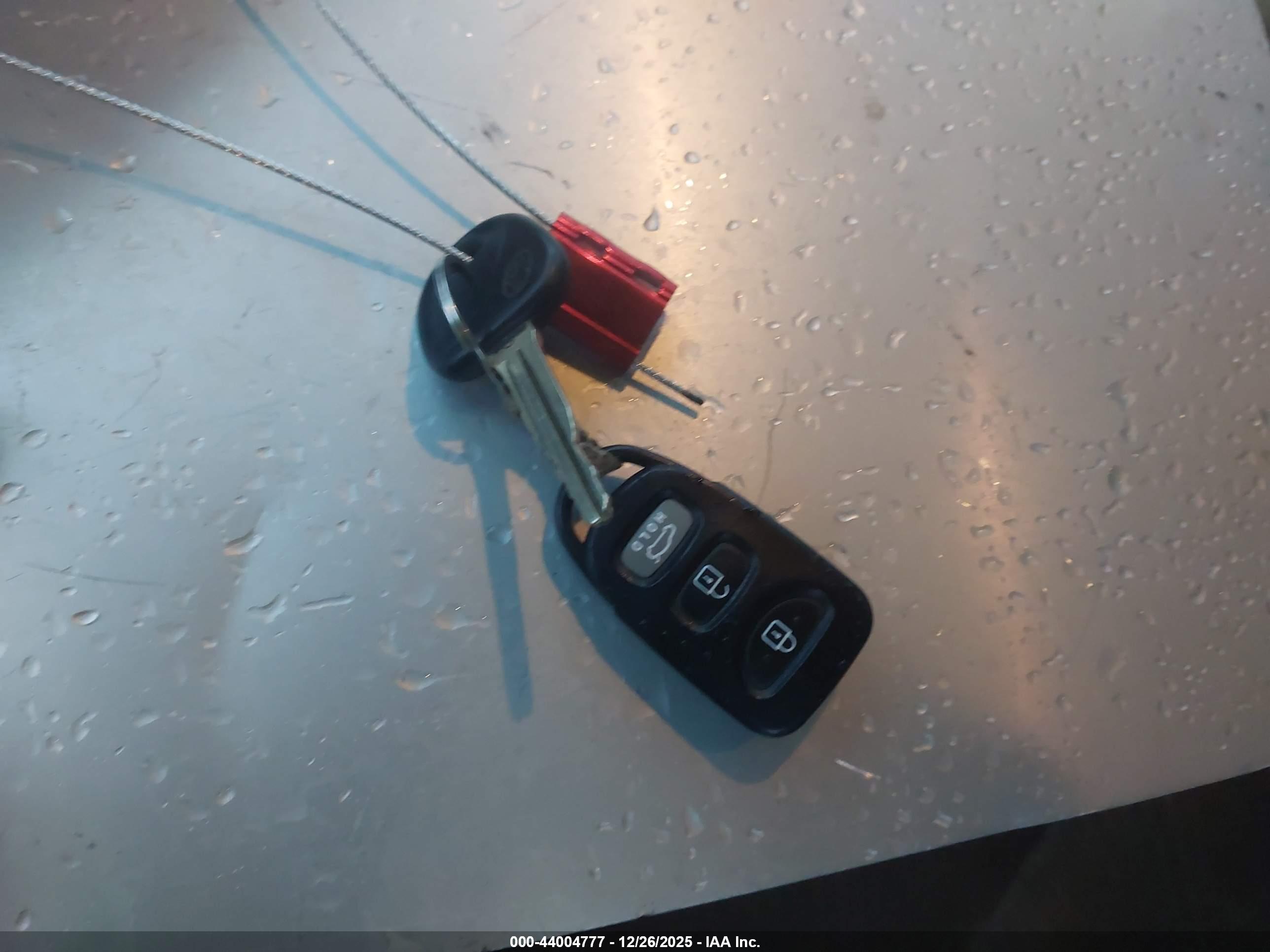HYUNDAI ELANTRA image 11