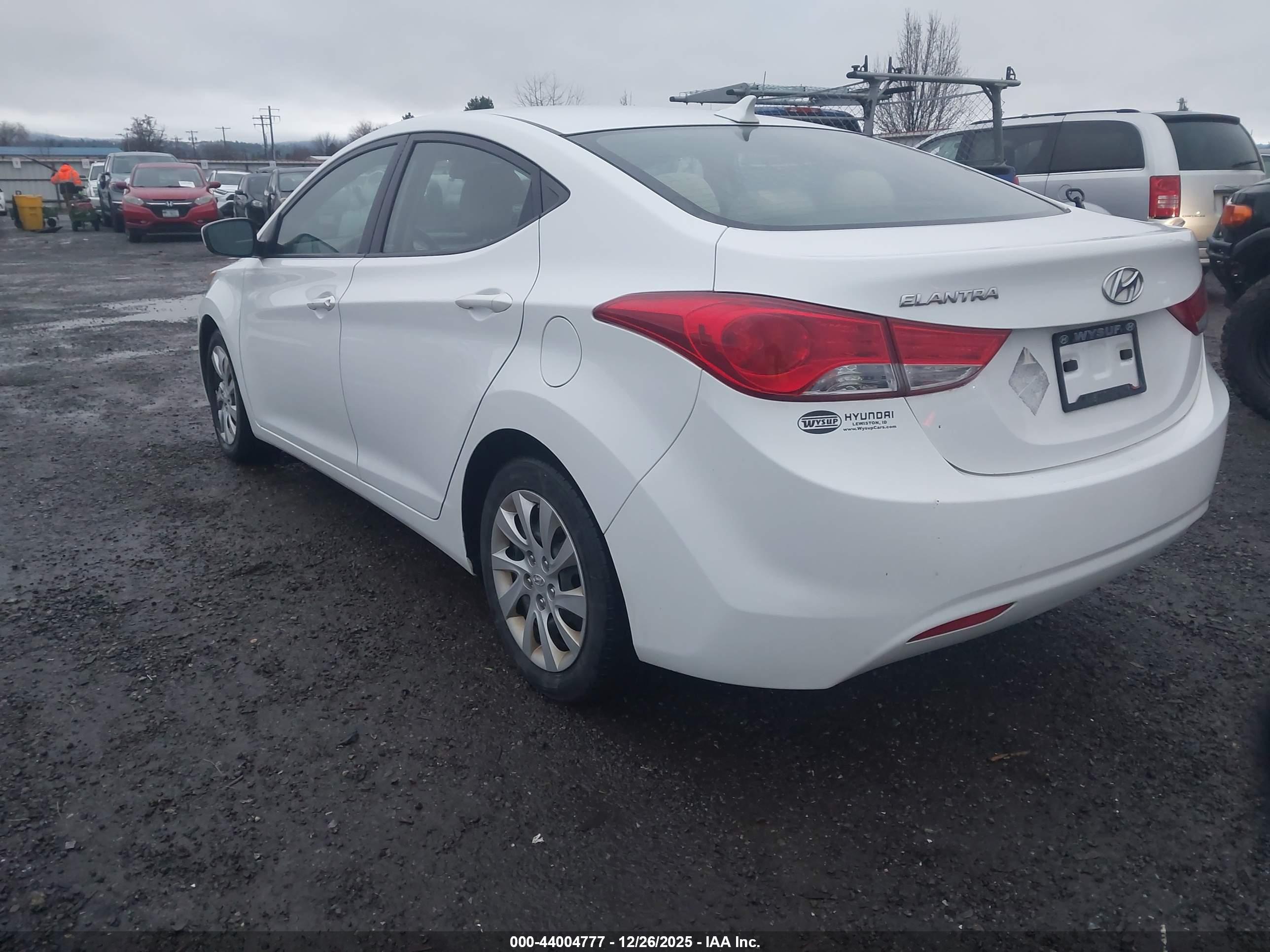 HYUNDAI ELANTRA image 3