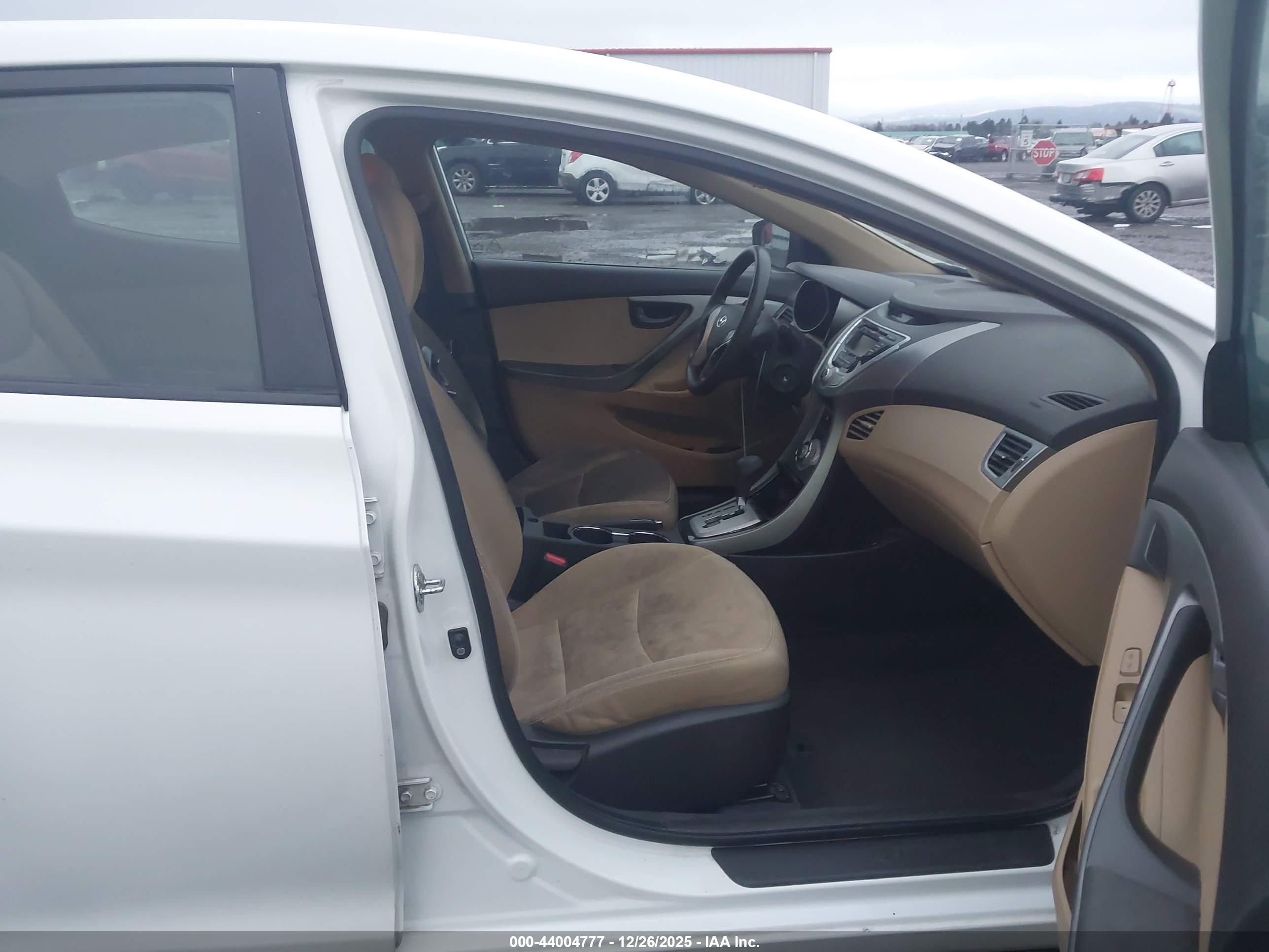 HYUNDAI ELANTRA image 5