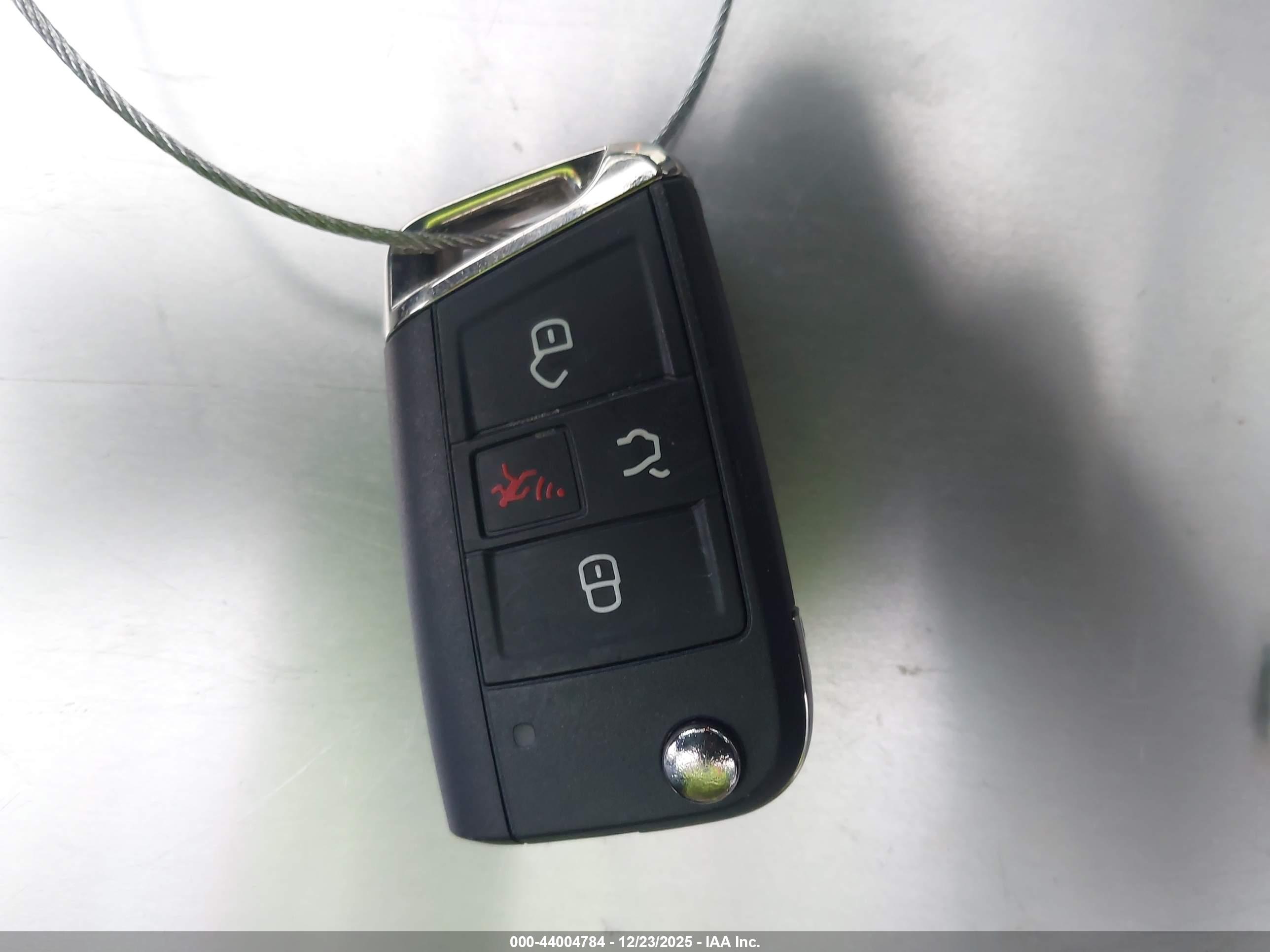 VOLKSWAGEN GOLF image 11