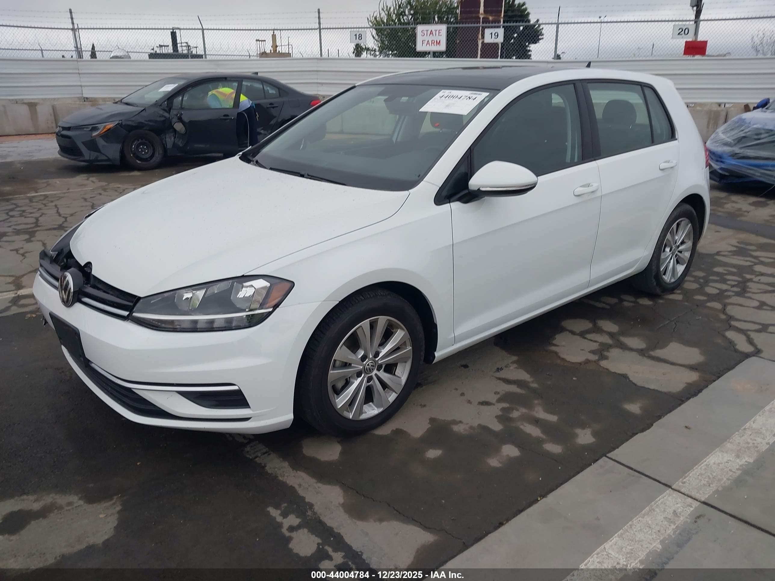 VOLKSWAGEN GOLF image 2