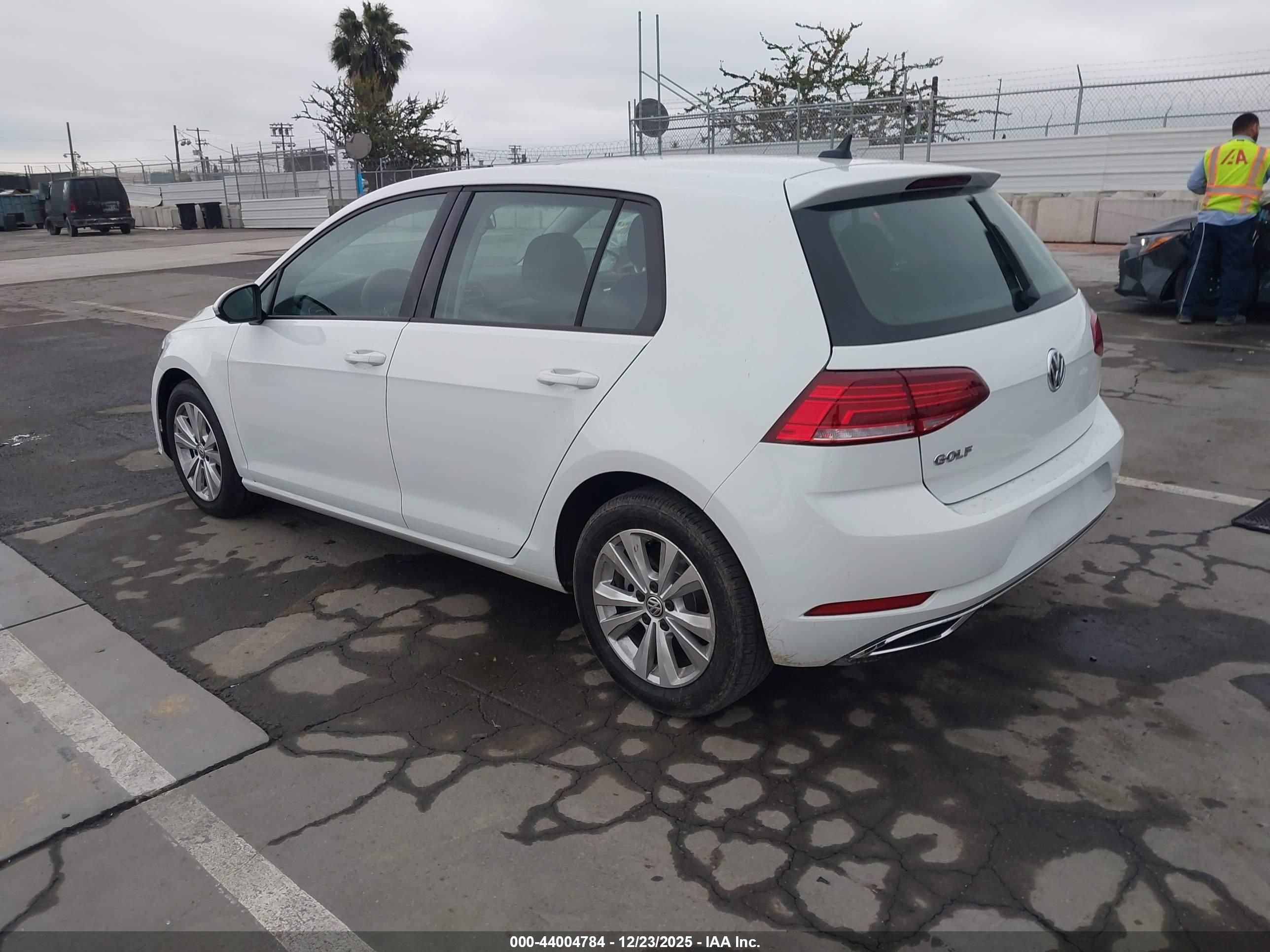 VOLKSWAGEN GOLF image 3