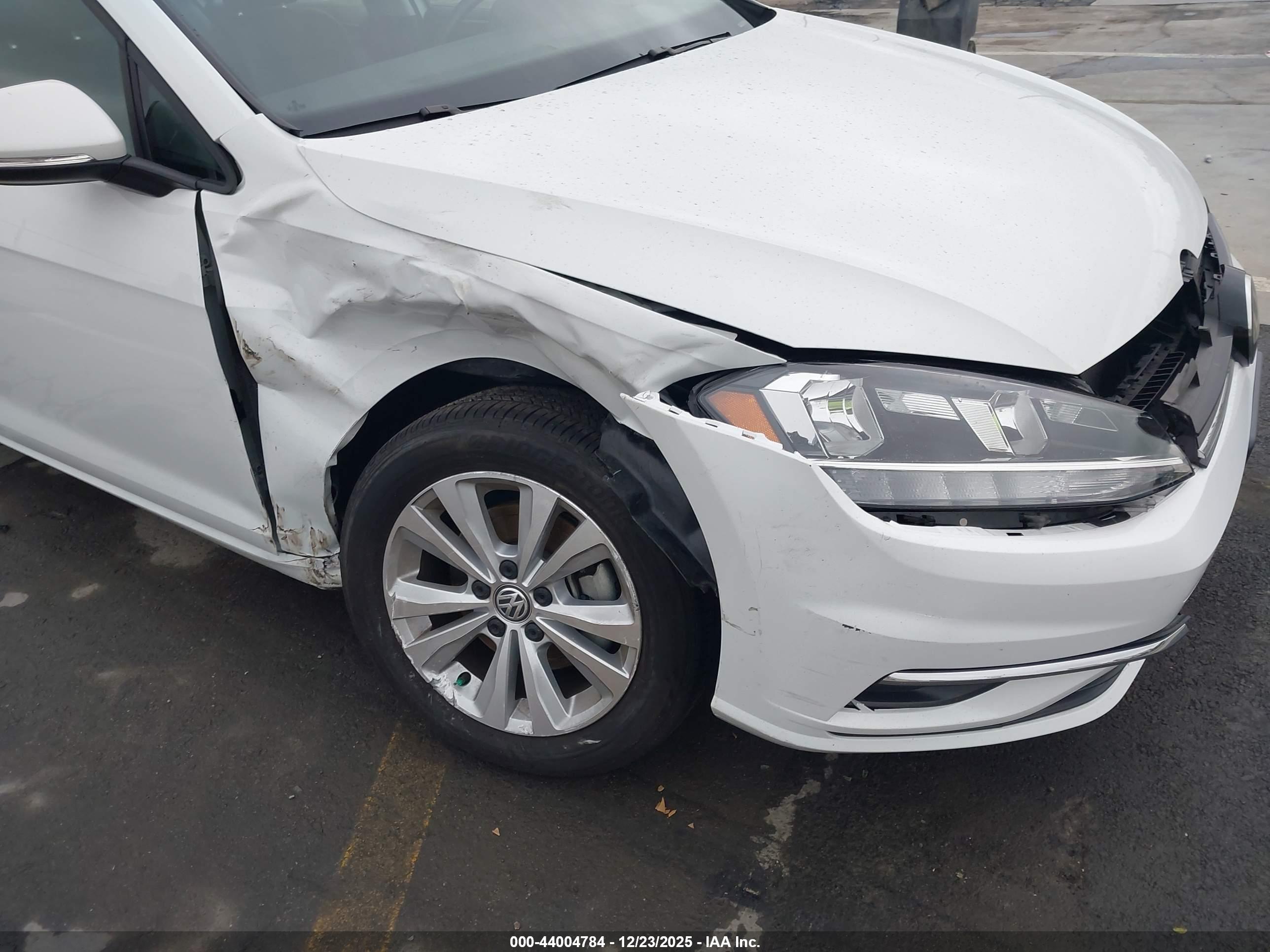 VOLKSWAGEN GOLF image 6