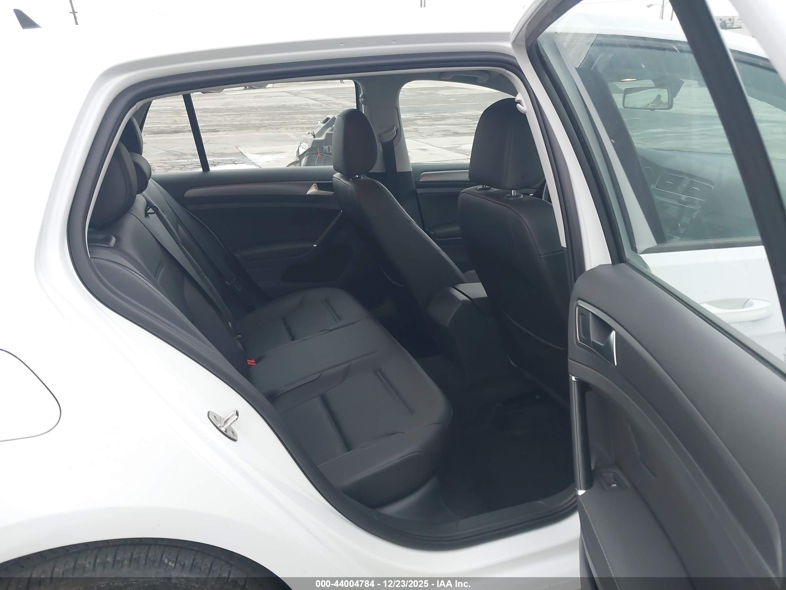 VOLKSWAGEN GOLF image 8