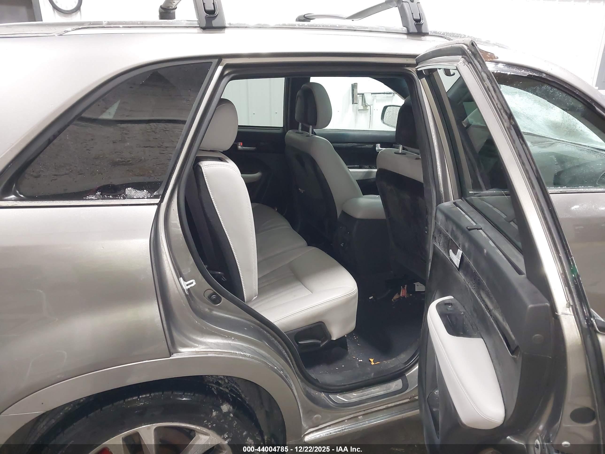 KIA SORENTO image 8