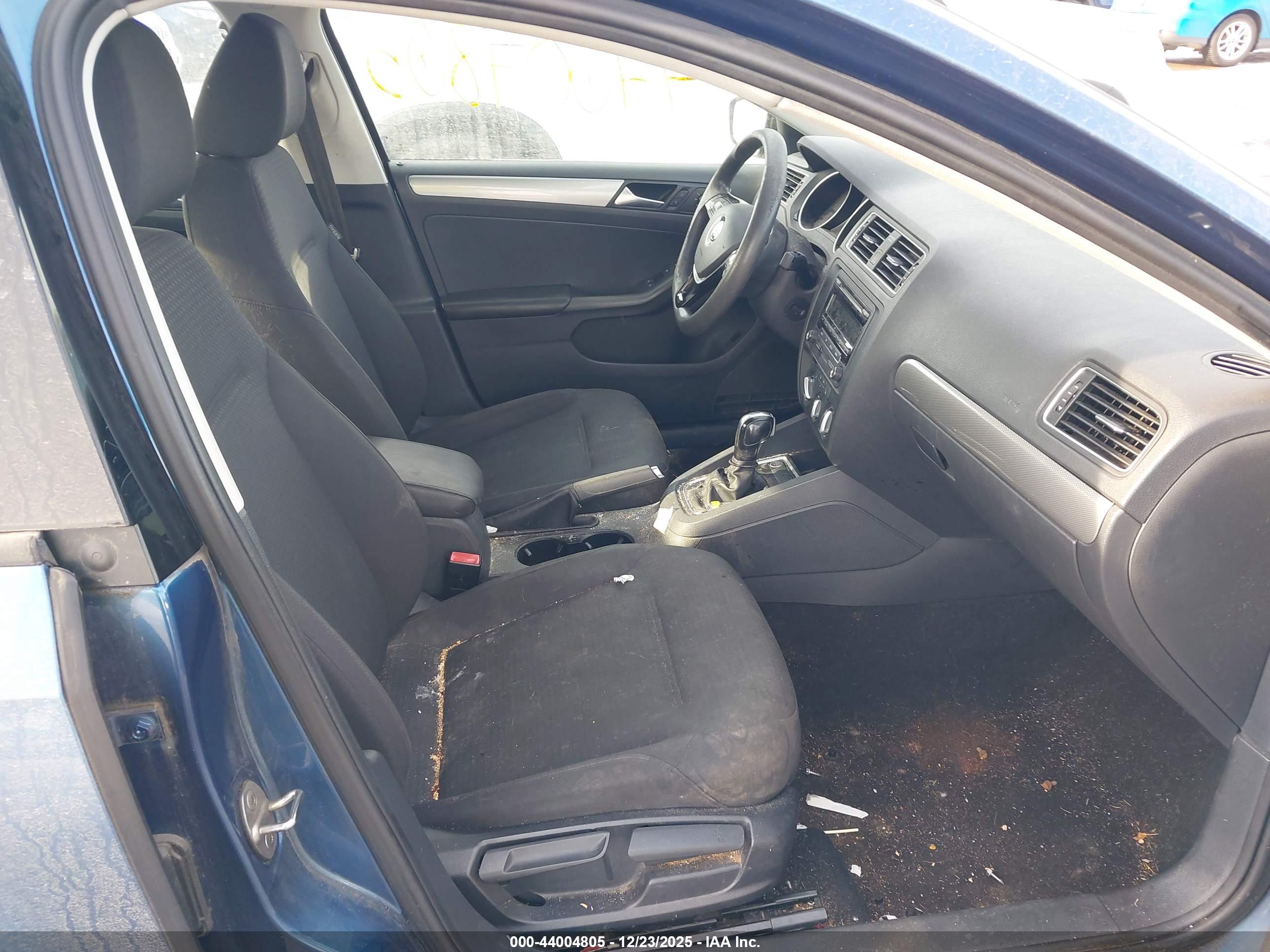 VOLKSWAGEN JETTA image 5