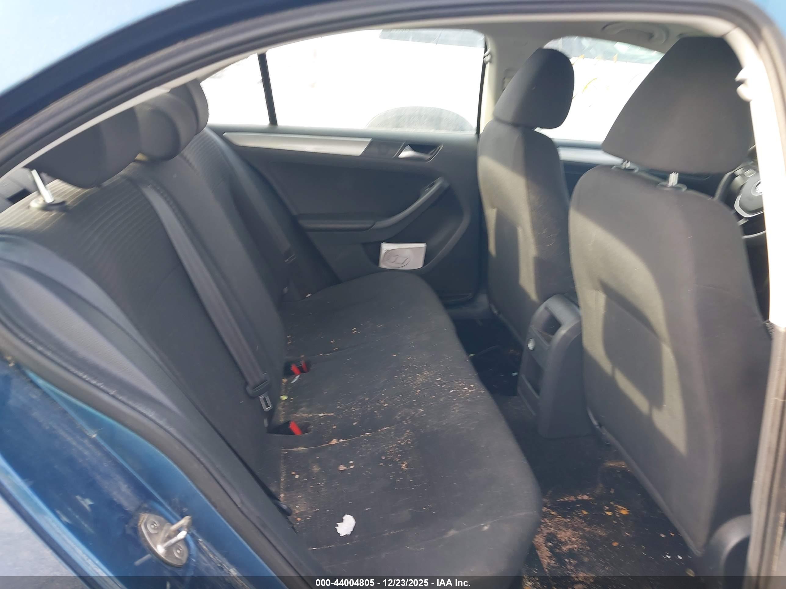 VOLKSWAGEN JETTA image 8
