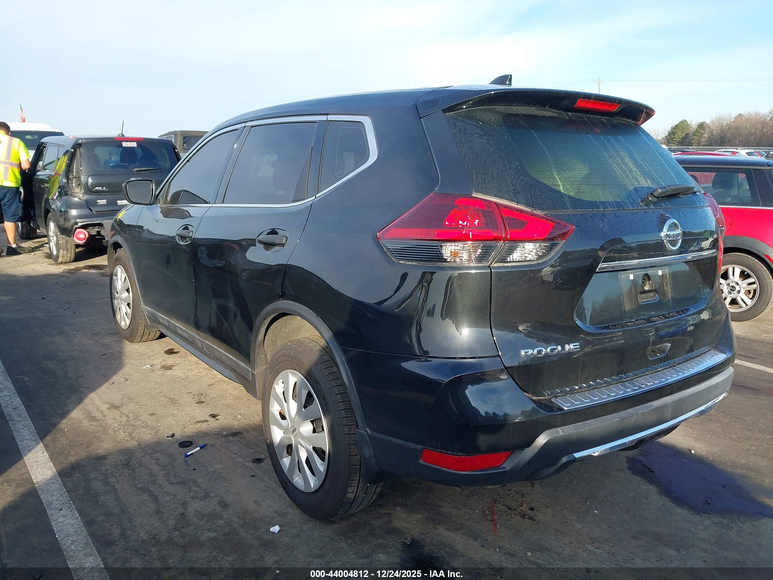 NISSAN ROGUE image 3