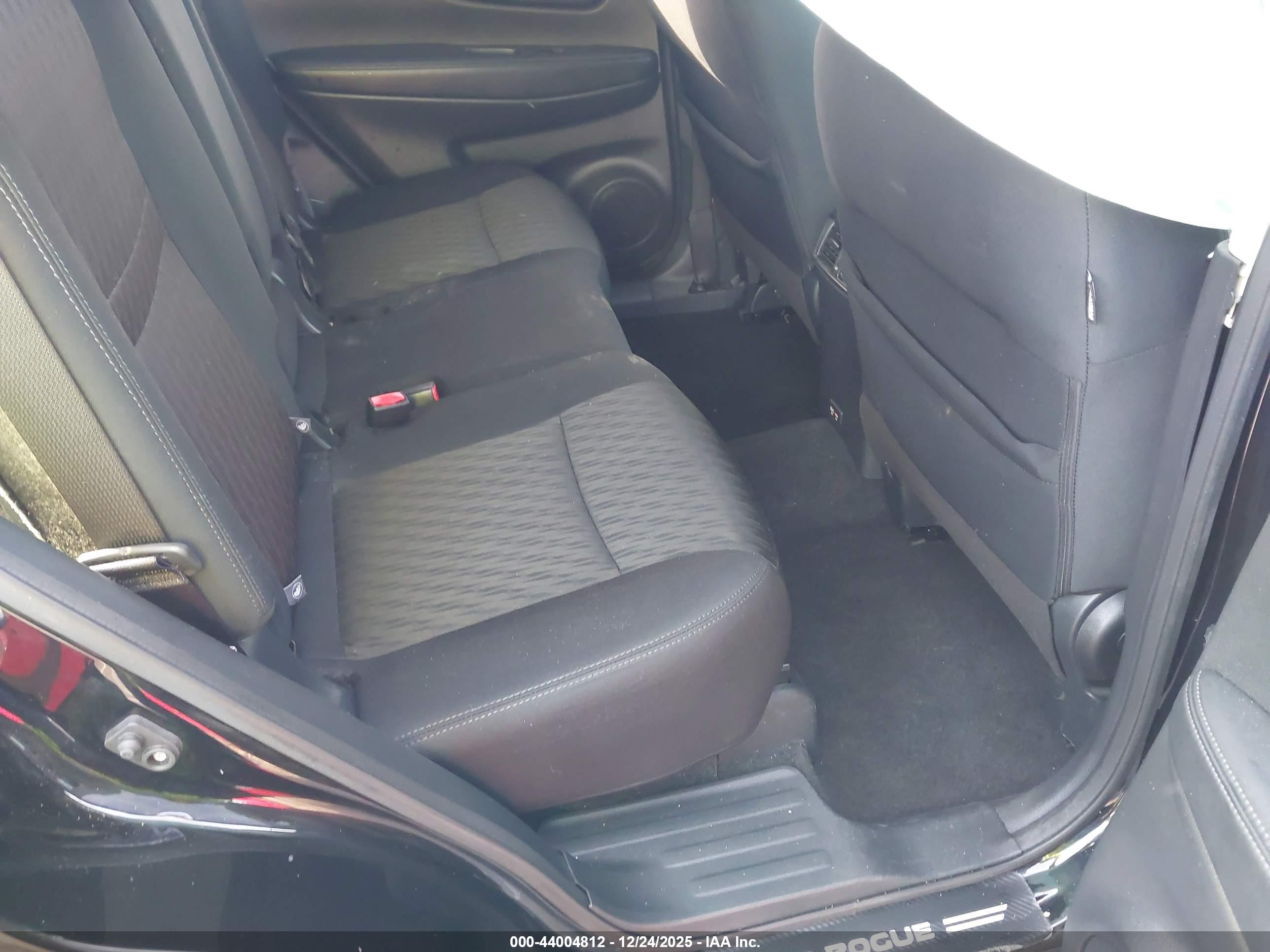 NISSAN ROGUE image 8