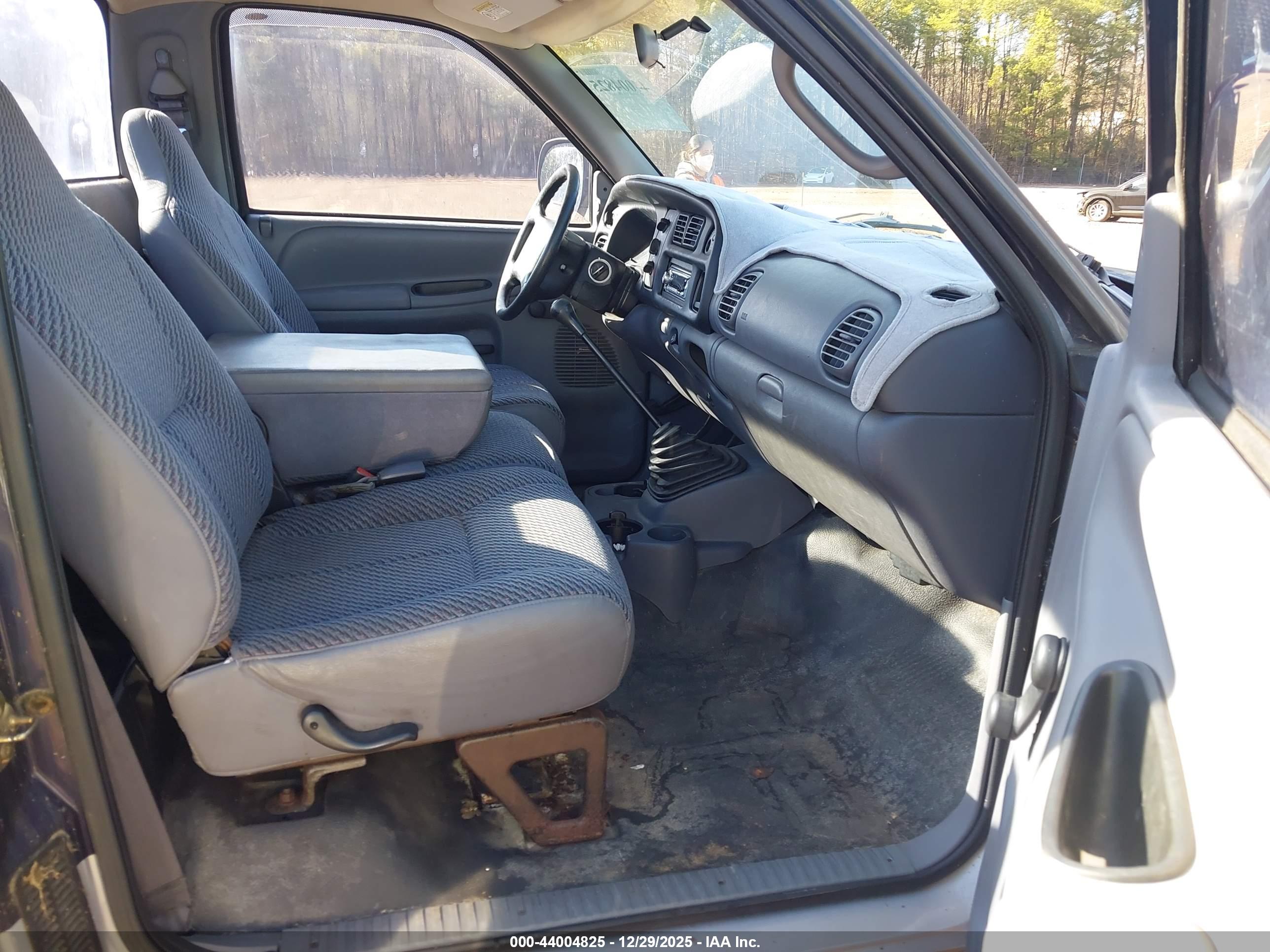 DODGE RAM image 5