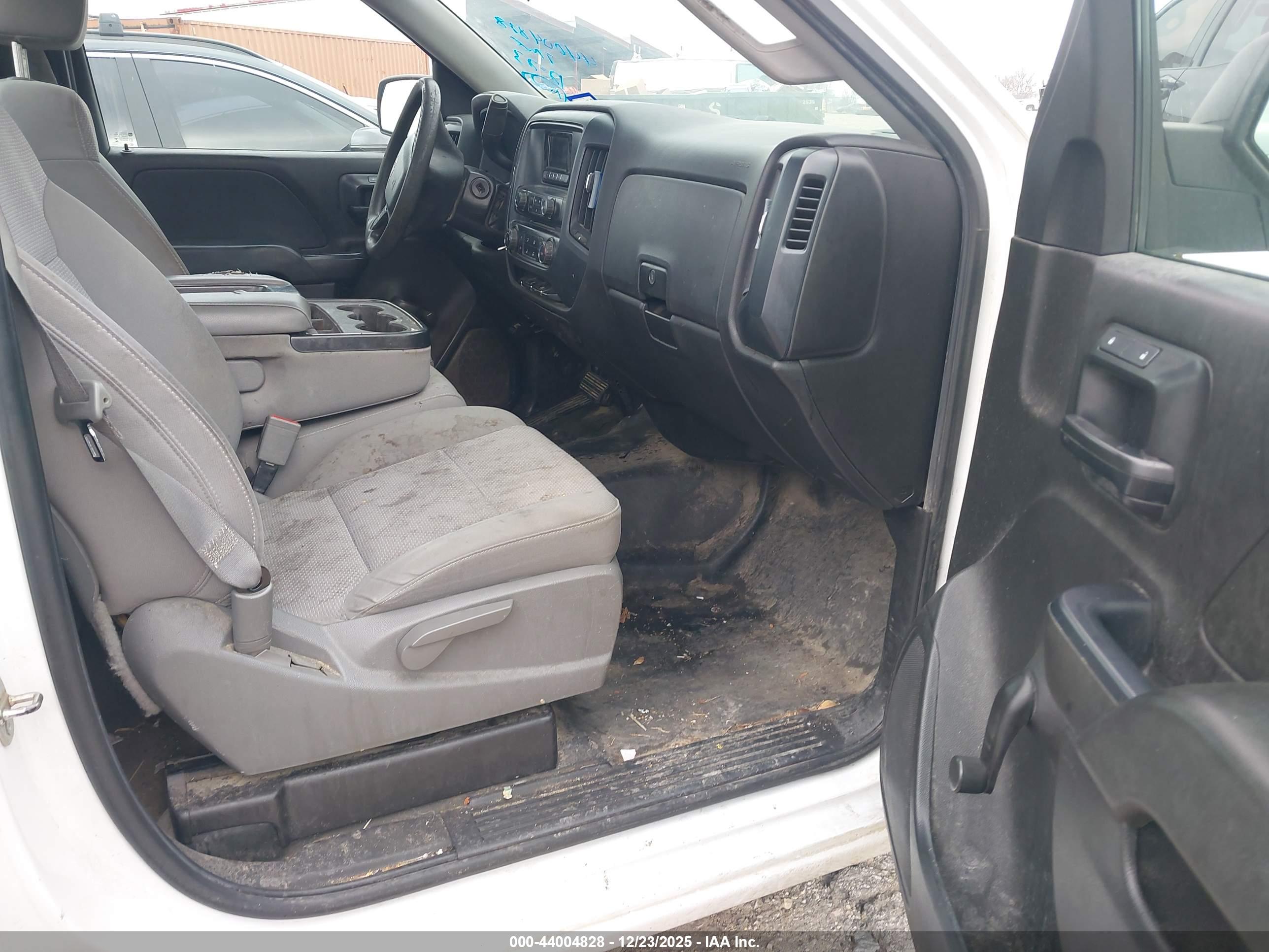 CHEVROLET SILVERADO image 5