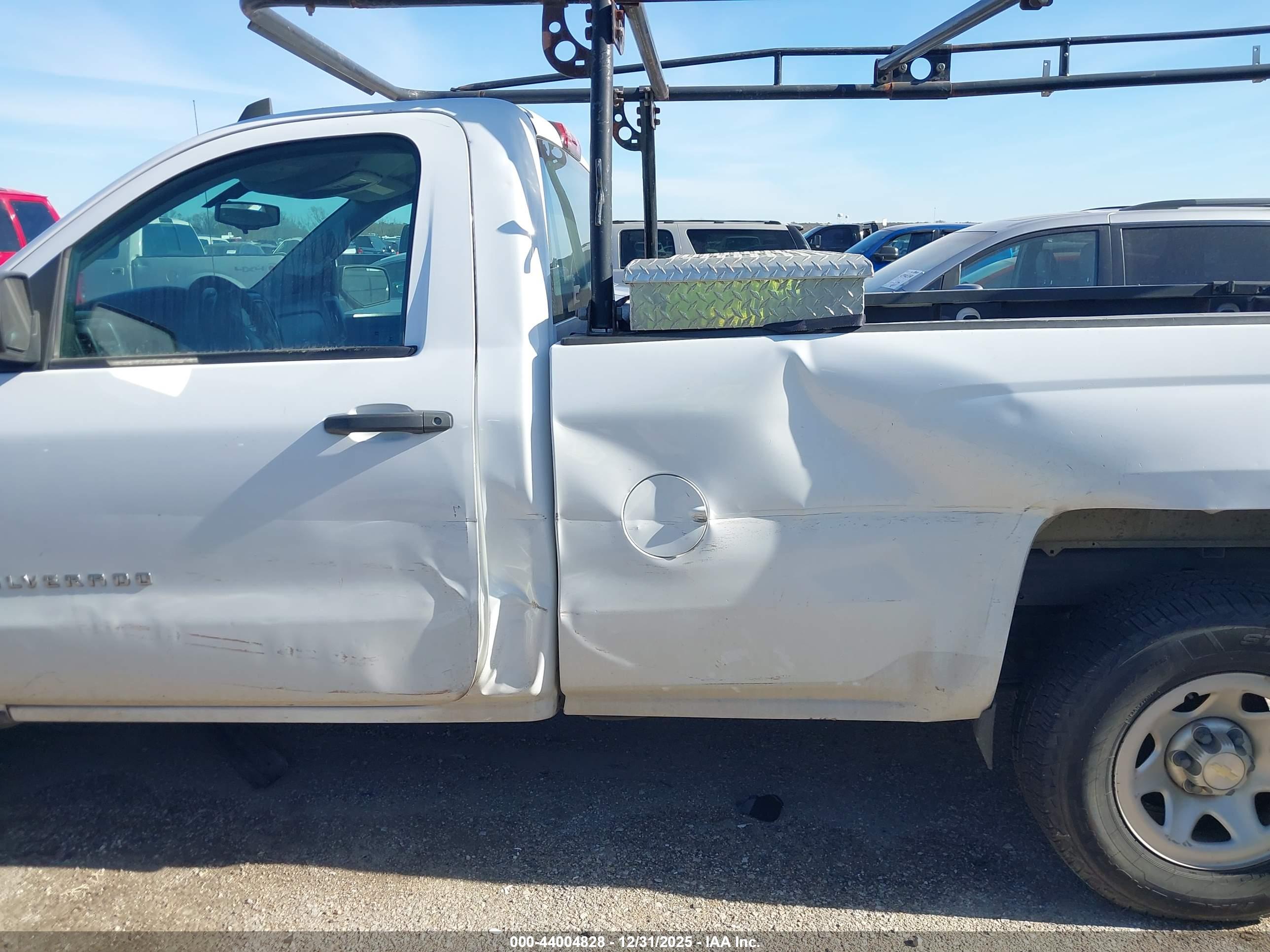 CHEVROLET SILVERADO image 6