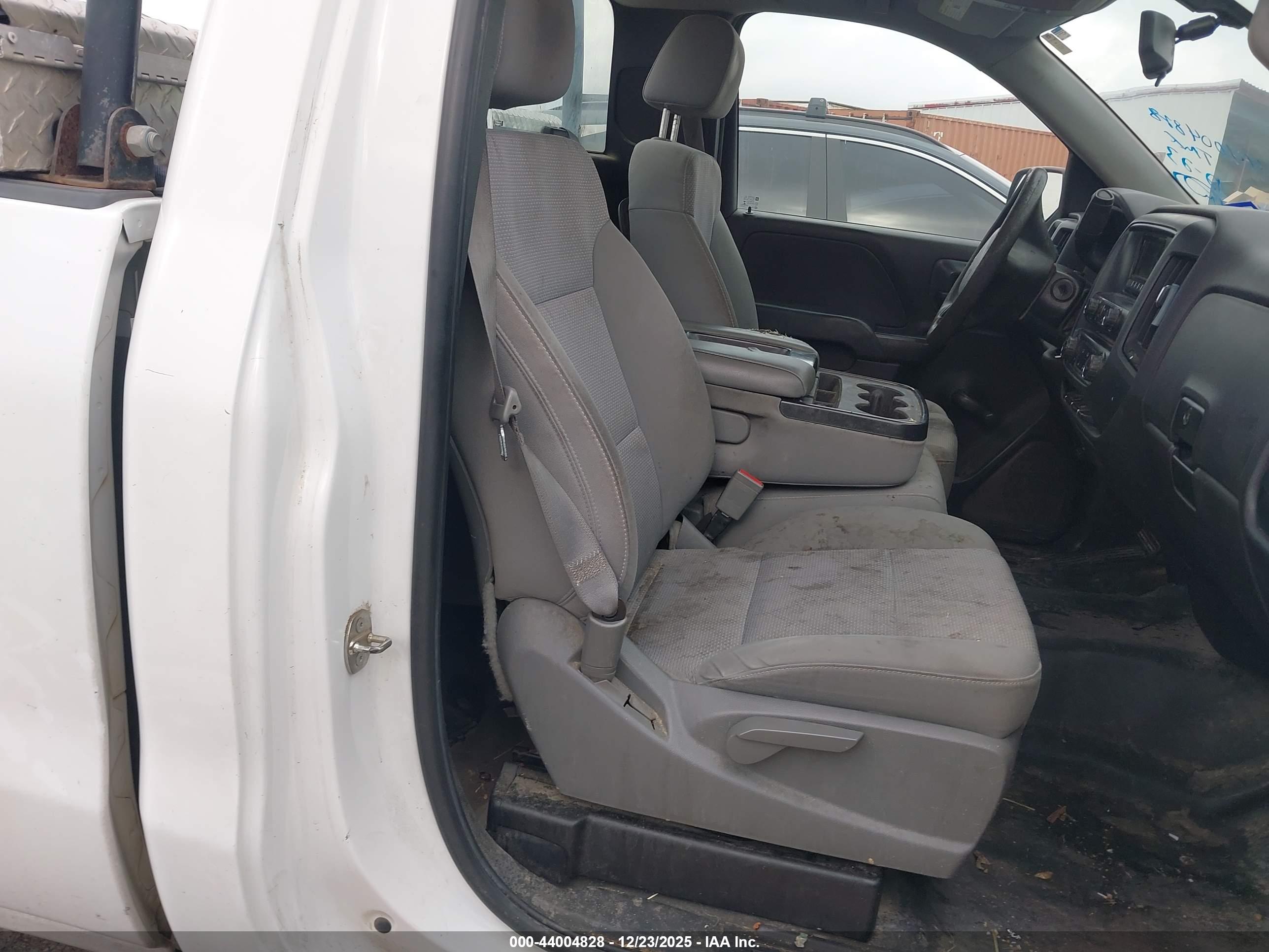 CHEVROLET SILVERADO image 8