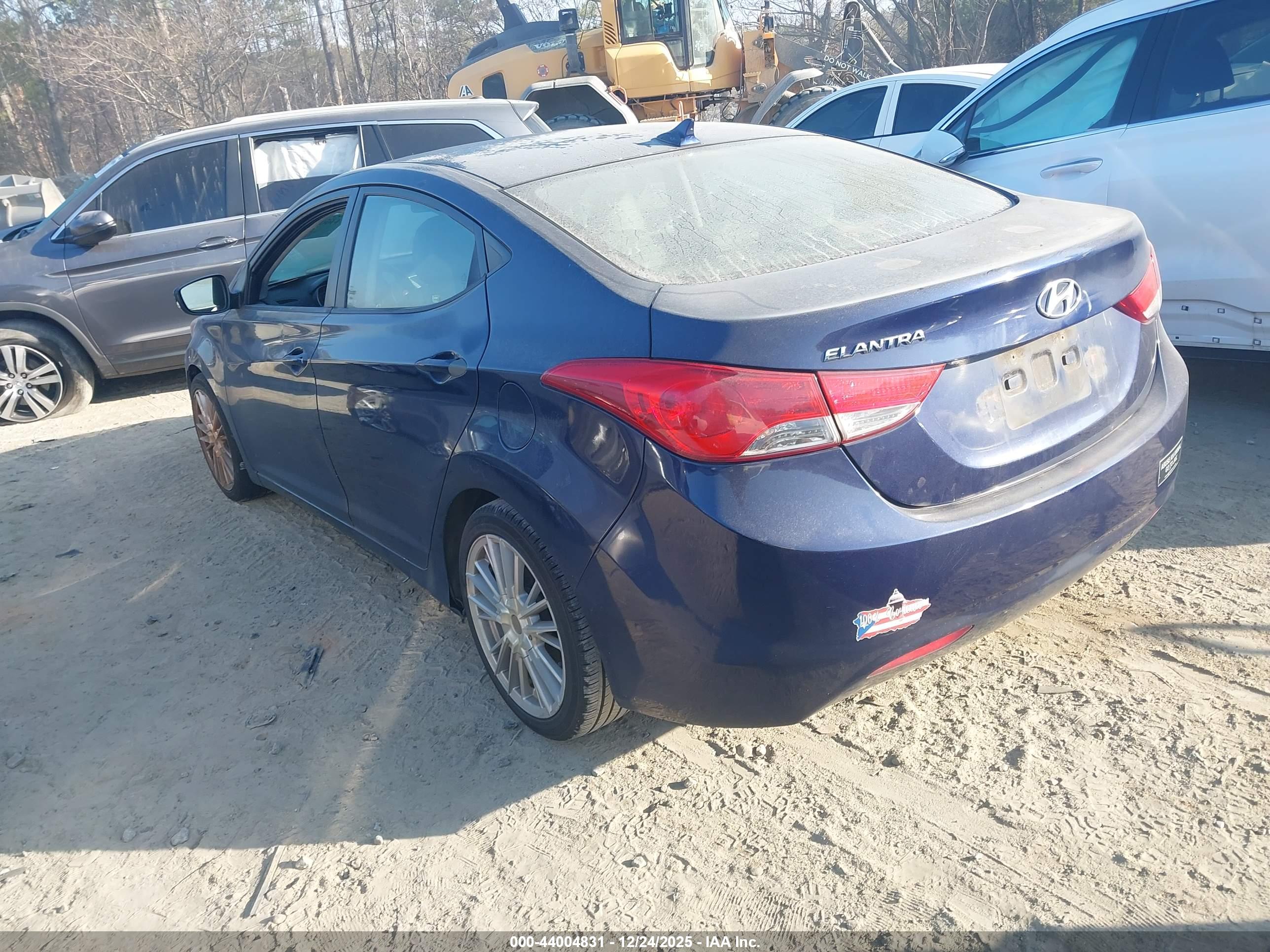 HYUNDAI ELANTRA image 3