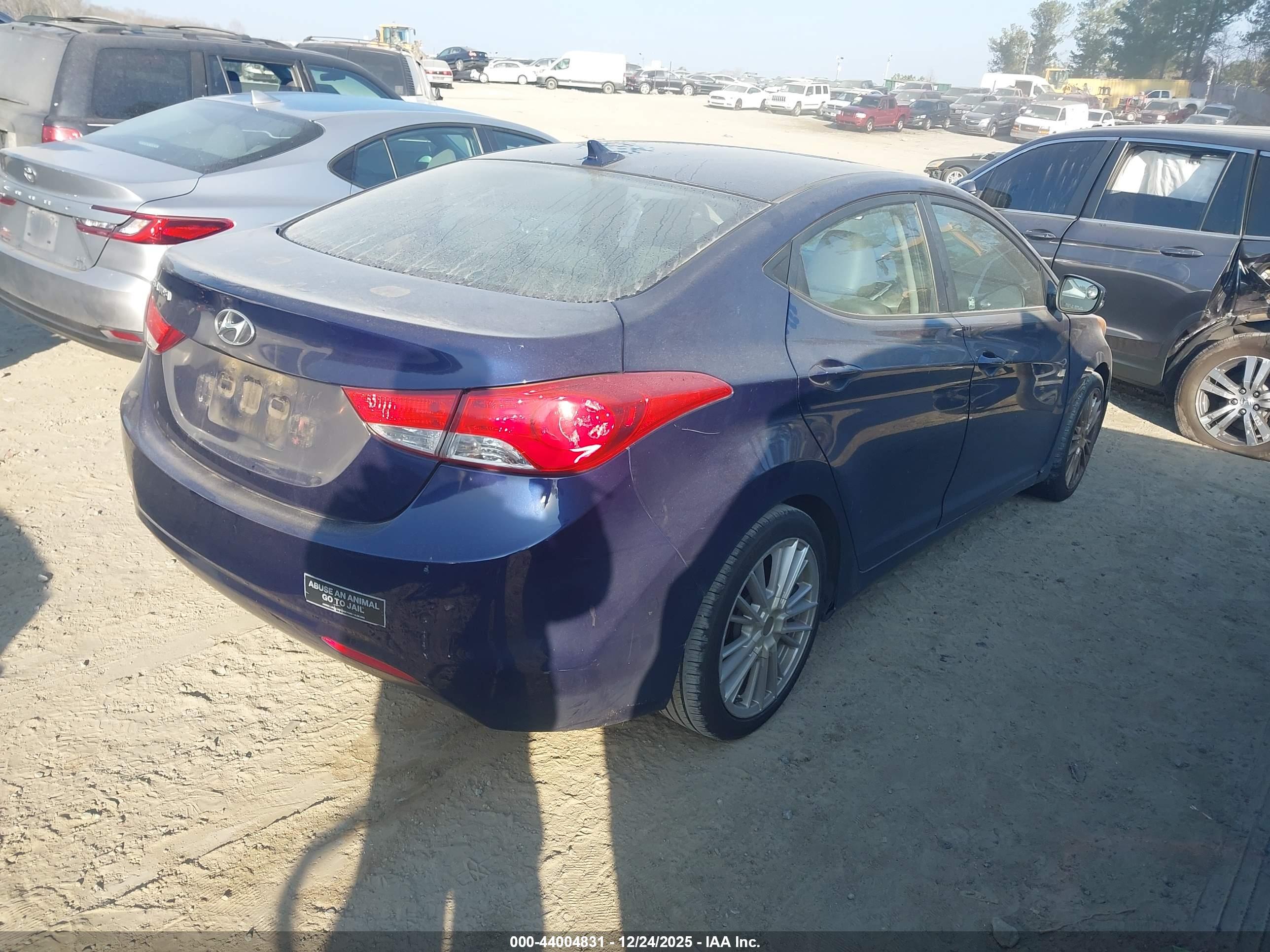 HYUNDAI ELANTRA image 4