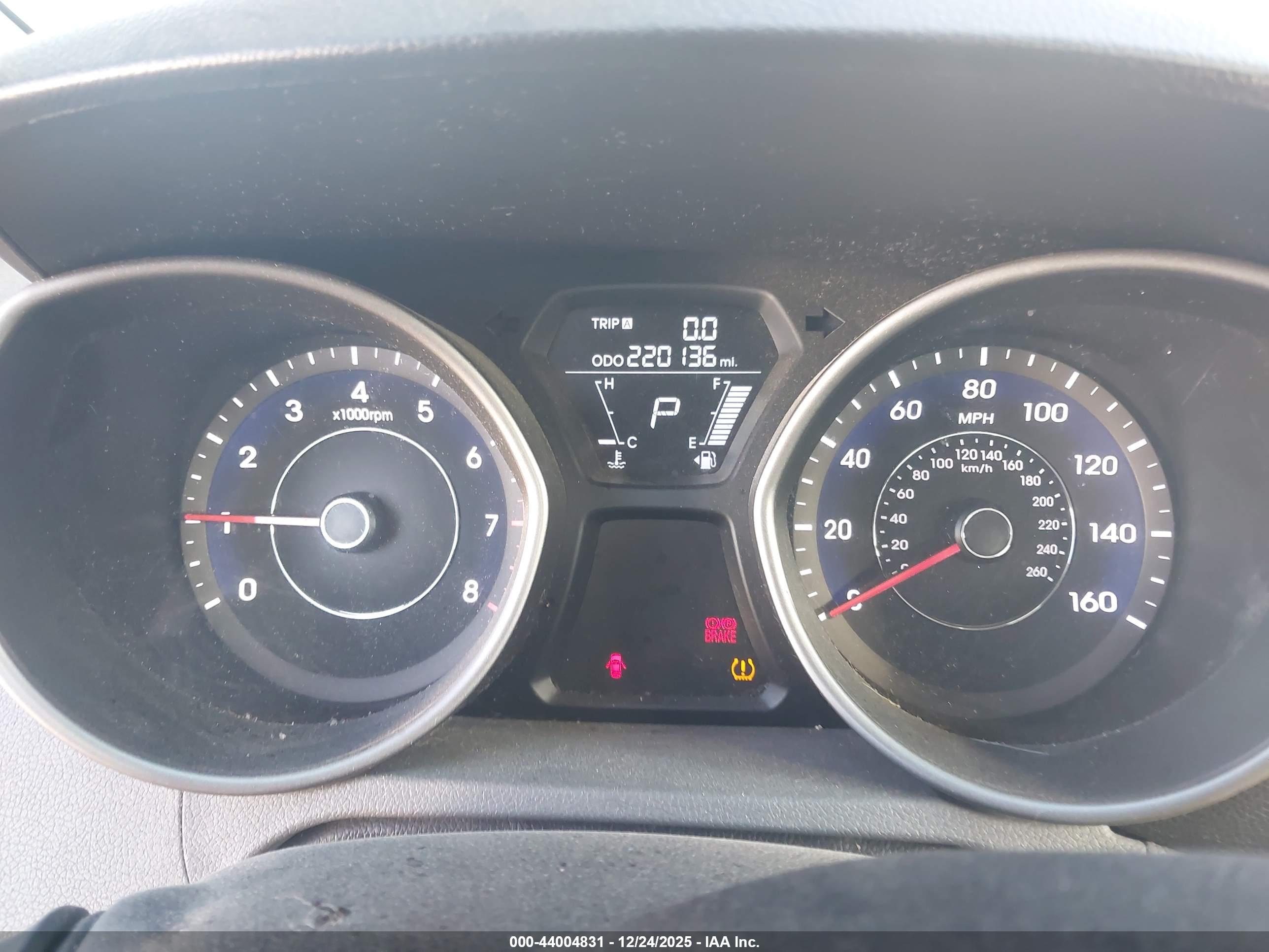HYUNDAI ELANTRA image 7