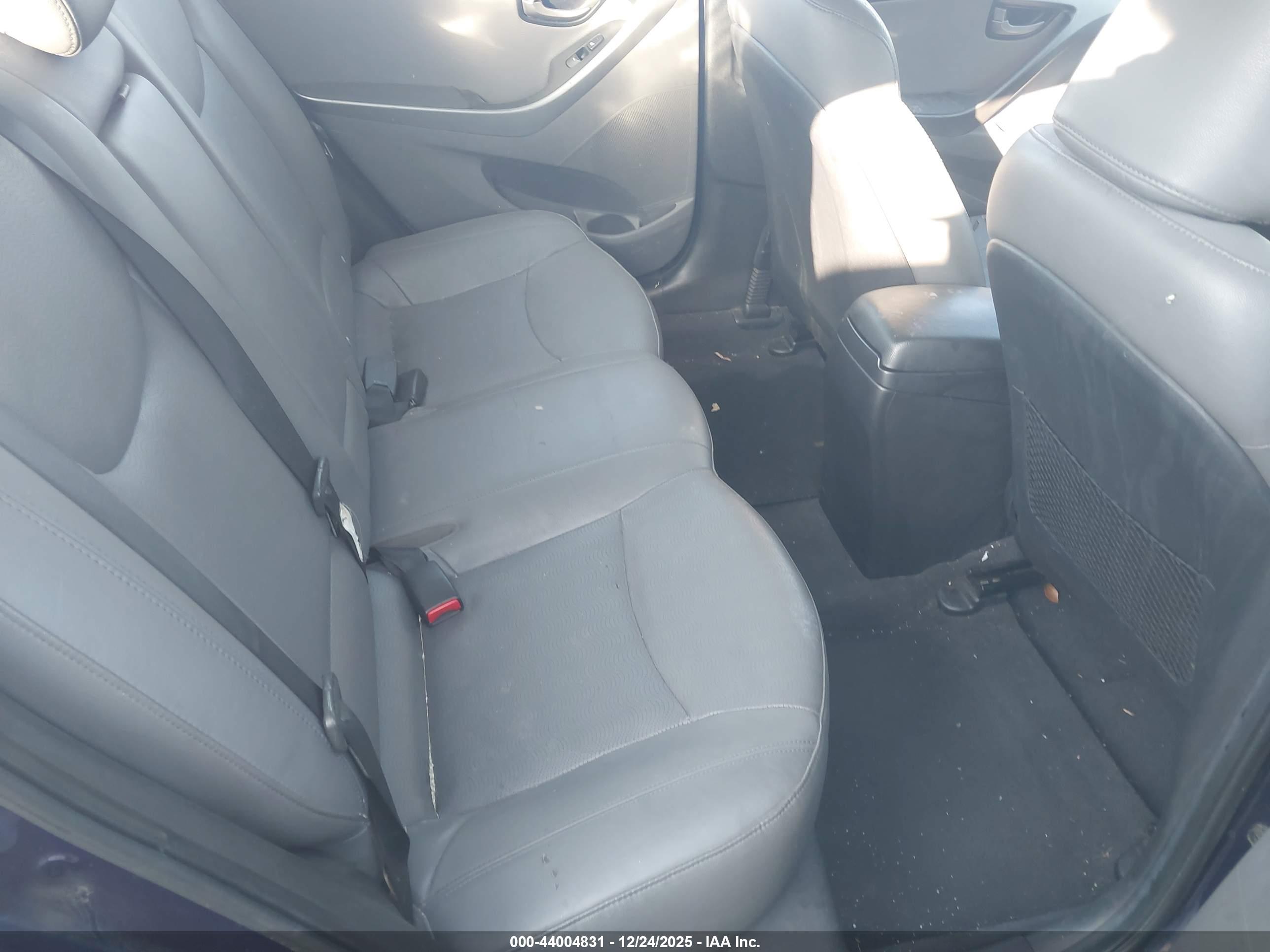 HYUNDAI ELANTRA image 8