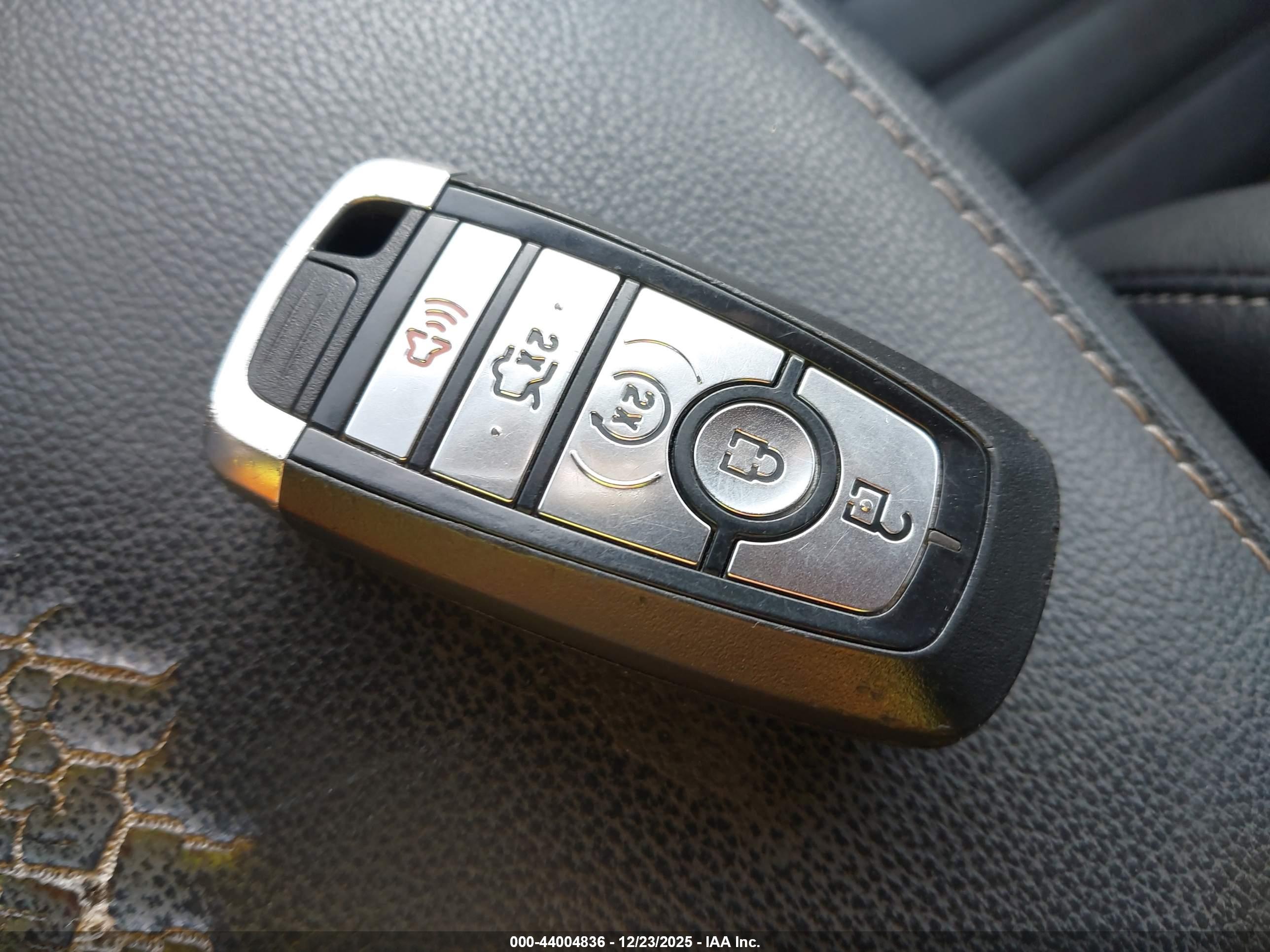 FORD FUSION image 11