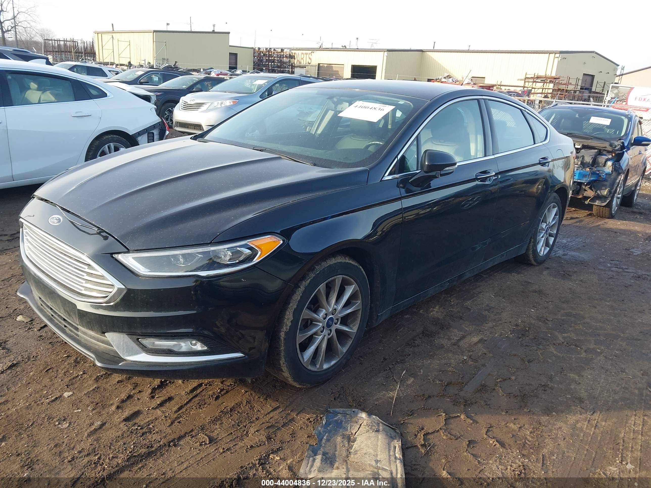 FORD FUSION image 2