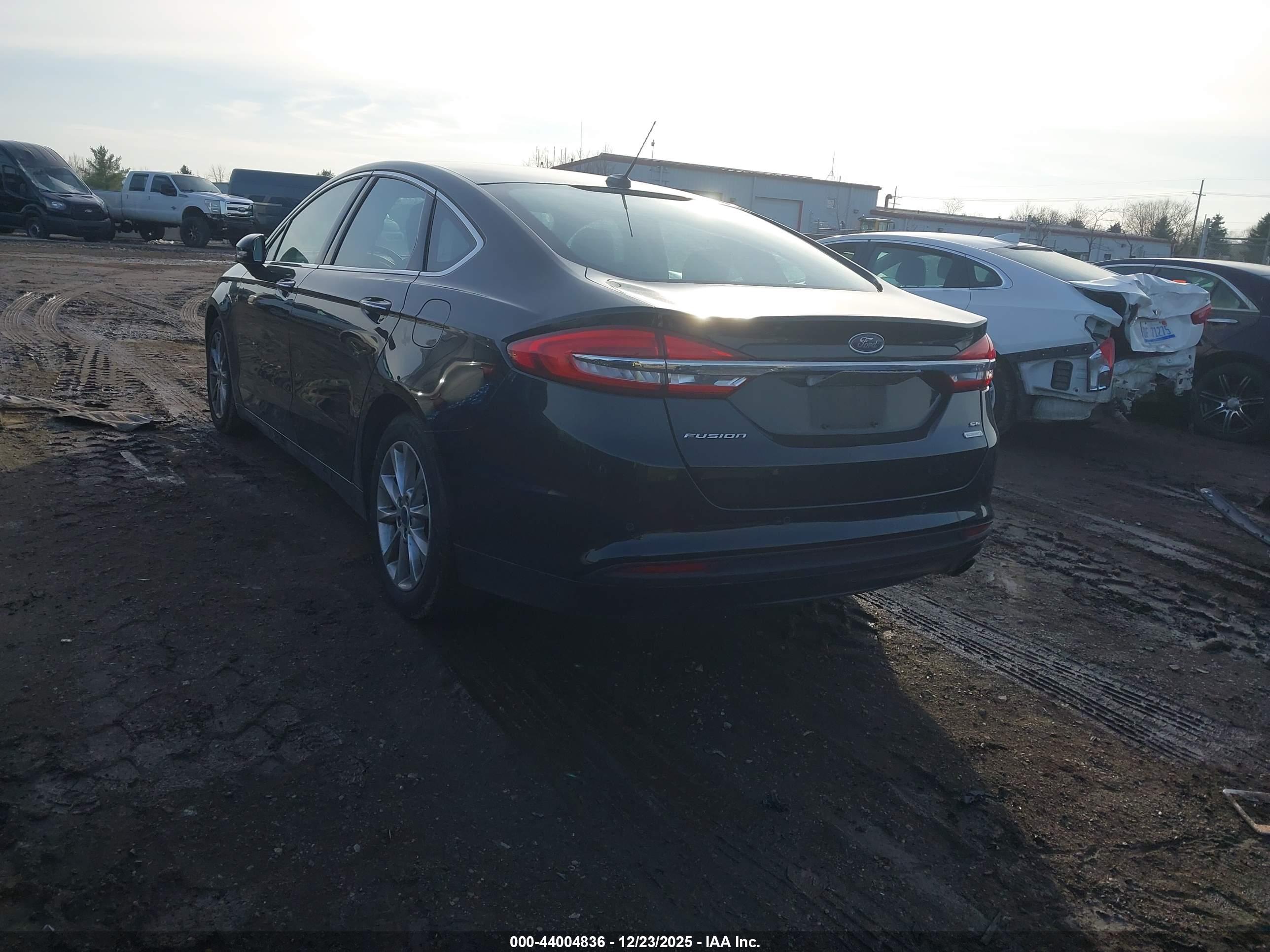 FORD FUSION image 3