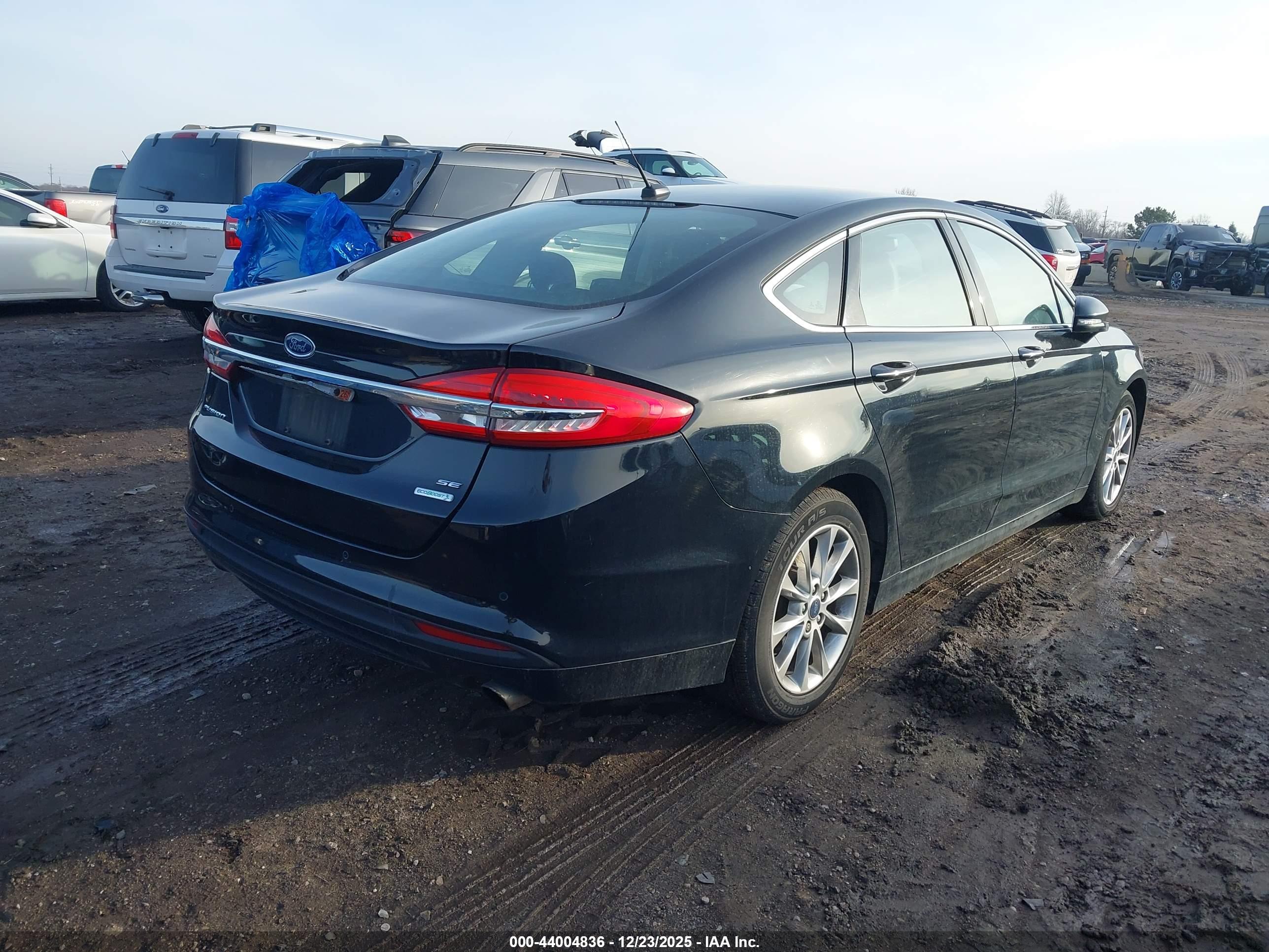 FORD FUSION image 4