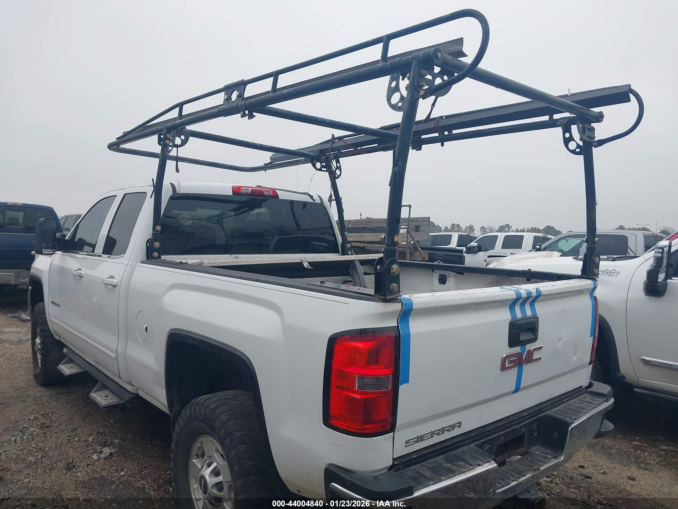 GMC SIERRA image 3