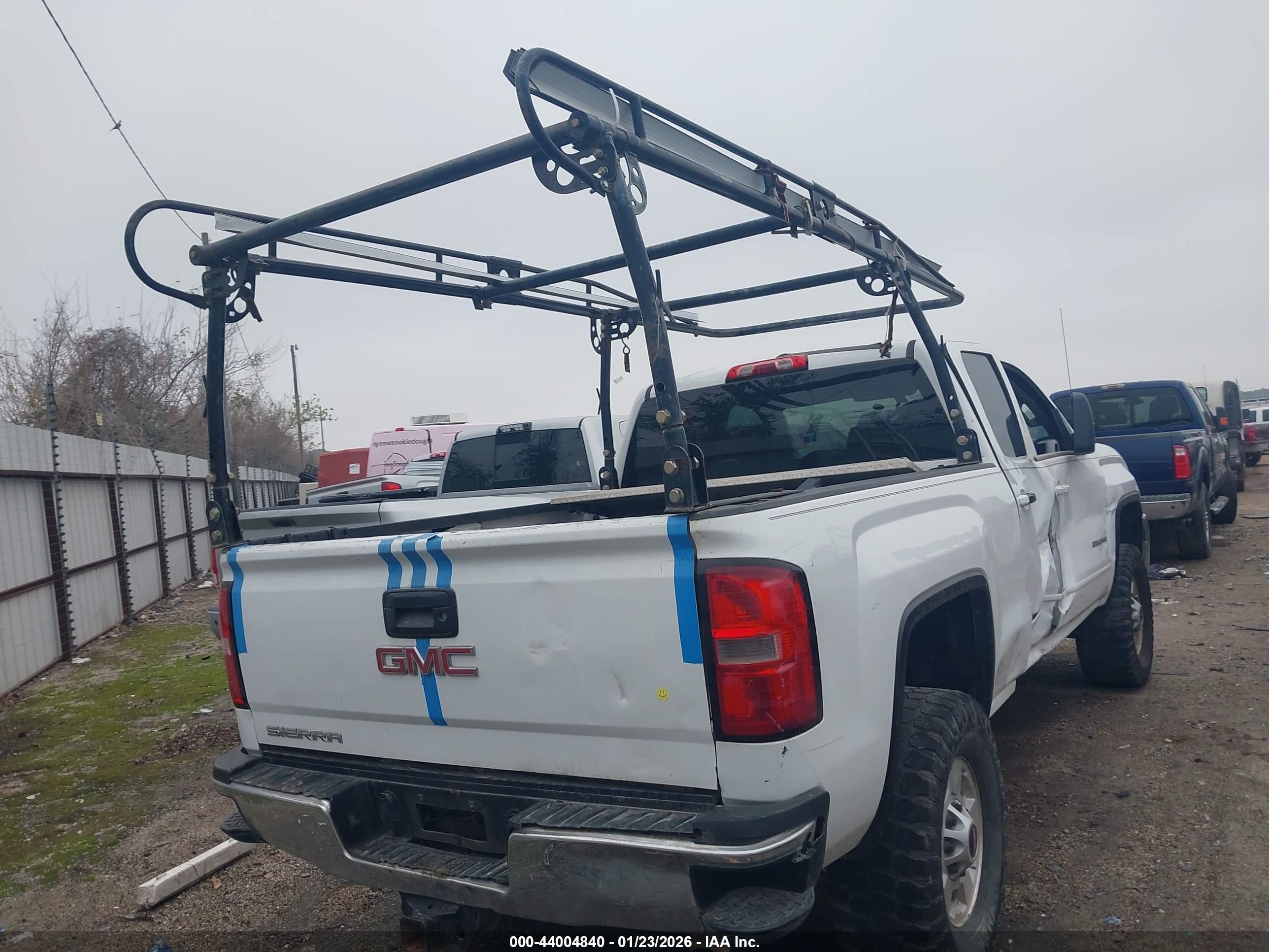 GMC SIERRA image 4