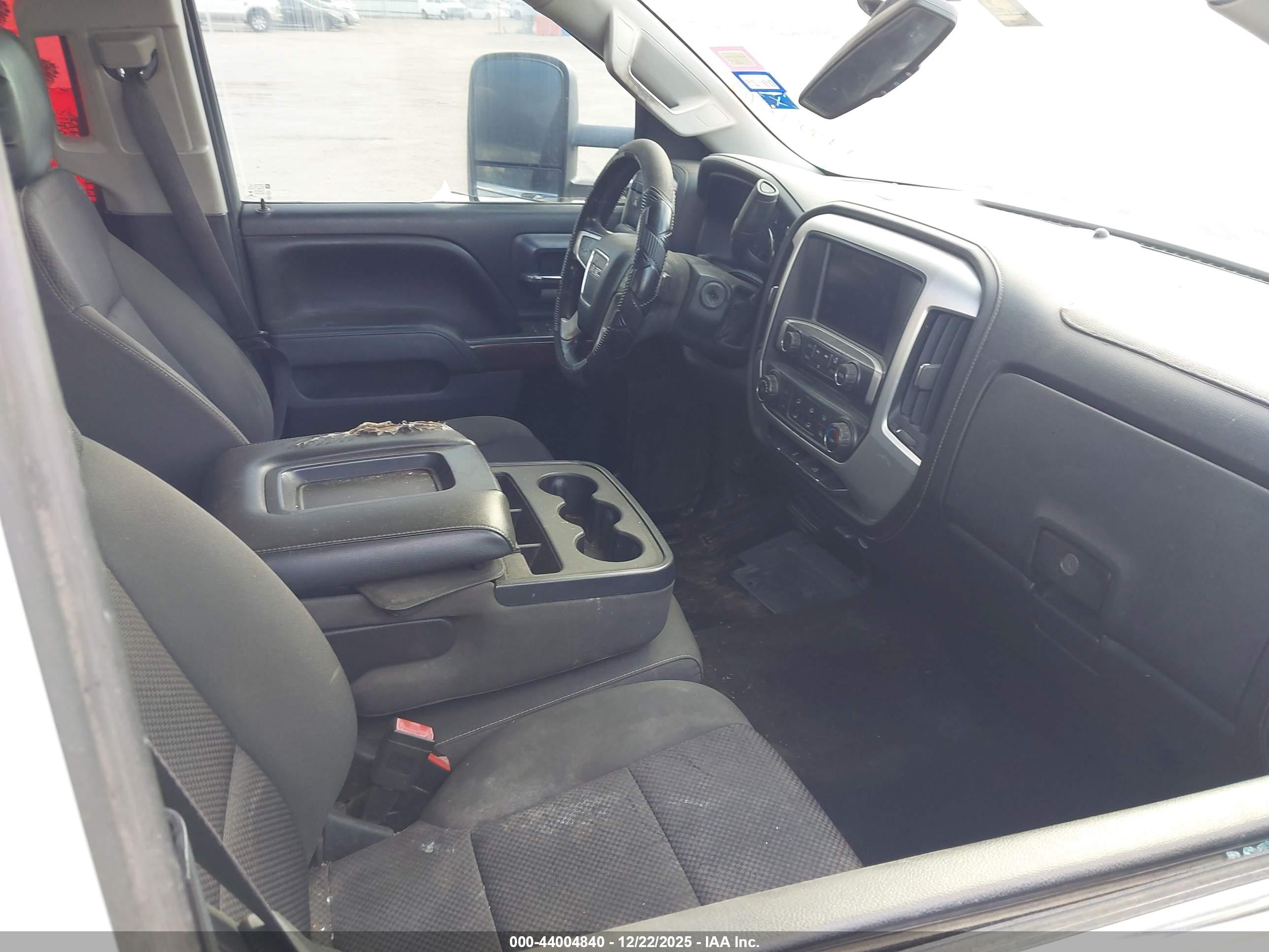 GMC SIERRA image 5
